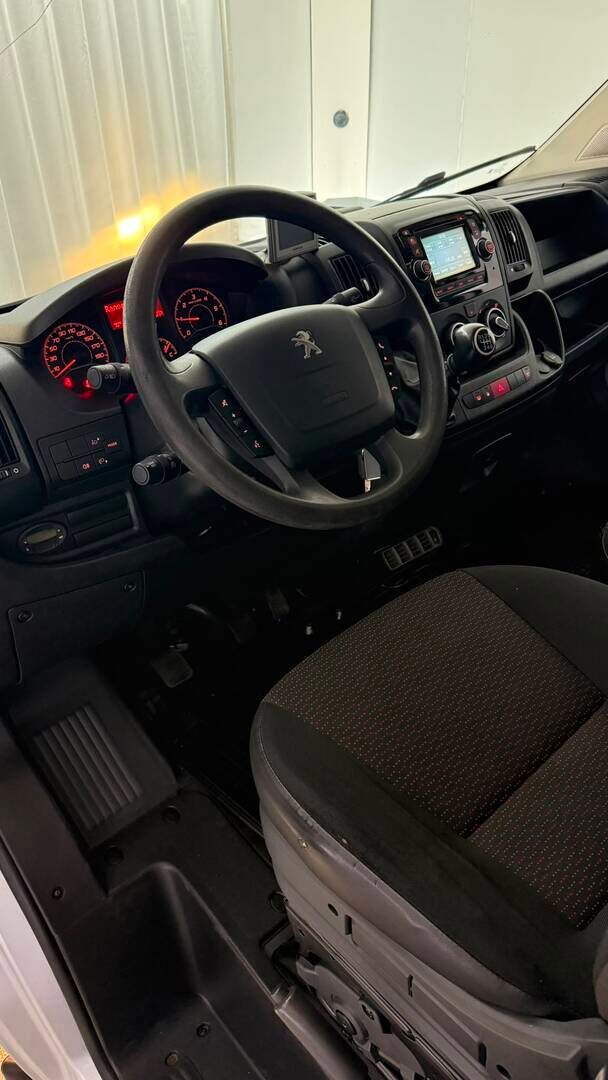 Peugeot Boxer 2016 335 L2H1 HDi 110 FAP - Juuri huollettu | Vakionopeudensäädin | Vetokoukku | Webasto |Lohkolämmitin sisäpistokkeella | Huoltokirja | ALV vähennyskelpoinen