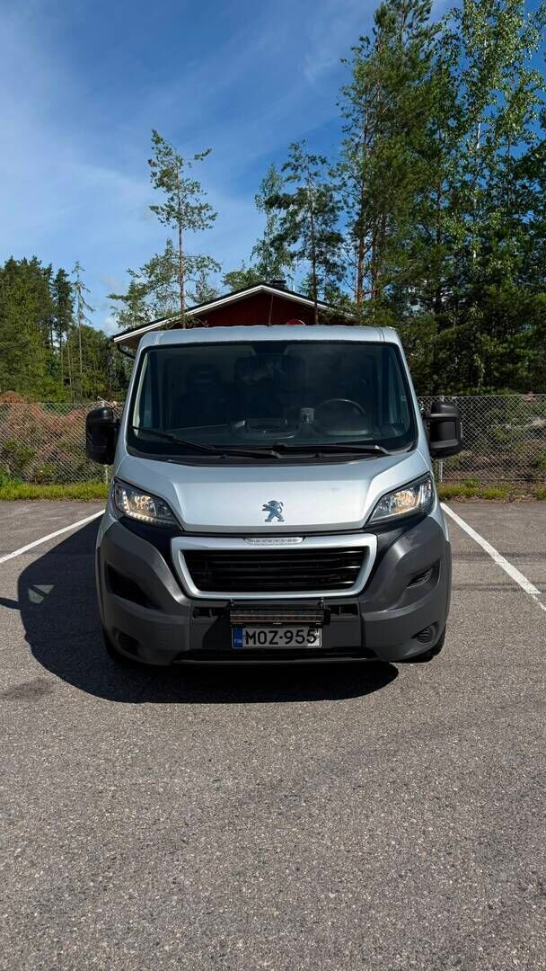 Peugeot Boxer 2016 335 L2H1 HDi 110 FAP - Juuri huollettu | Vakionopeudensäädin | Vetokoukku | Webasto |Lohkolämmitin sisäpistokkeella | Huoltokirja | ALV vähennyskelpoinen