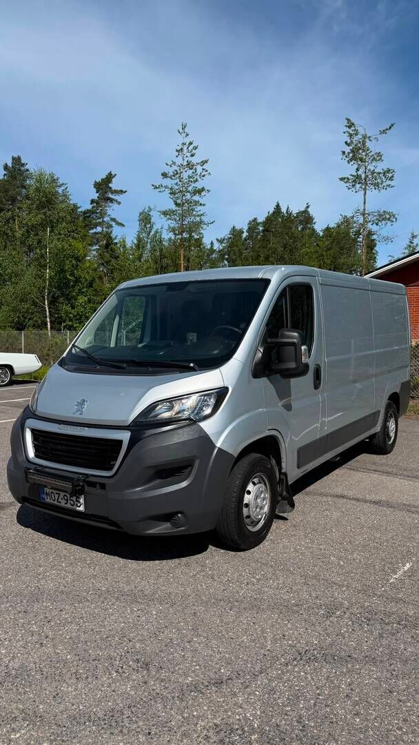 Peugeot Boxer 2016 335 L2H1 HDi 110 FAP - Juuri huollettu | Vakionopeudensäädin | Vetokoukku | Webasto |Lohkolämmitin sisäpistokkeella | Huoltokirja | ALV vähennyskelpoinen