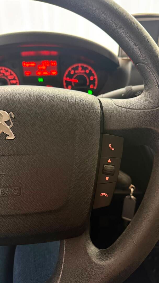 Peugeot Boxer 2016 335 L2H1 HDi 110 FAP - Juuri huollettu | Vakionopeudensäädin | Vetokoukku | Webasto |Lohkolämmitin sisäpistokkeella | Huoltokirja | ALV vähennyskelpoinen