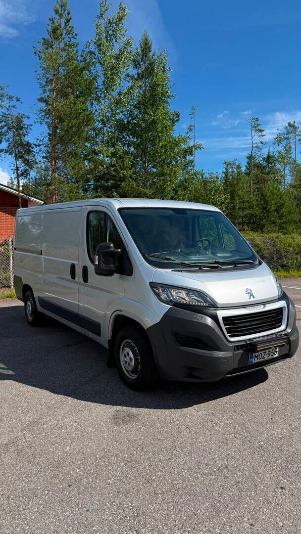 Peugeot Boxer 2016 335 L2H1 HDi 110 FAP - Juuri huollettu | Vakionopeudensäädin | Vetokoukku | Webasto |Lohkolämmitin sisäpistokkeella | Huoltokirja | ALV vähennyskelpoinen