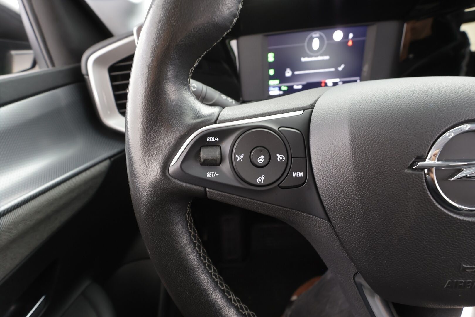 Opel Mokka-e 2023 Comfort 136 automaatti - | LED | 360-Kamera | Digimittaristo | Vakkari | Bluetooth | Suomi-auto | Kahdet Renkaat | Merkkihuollettu |