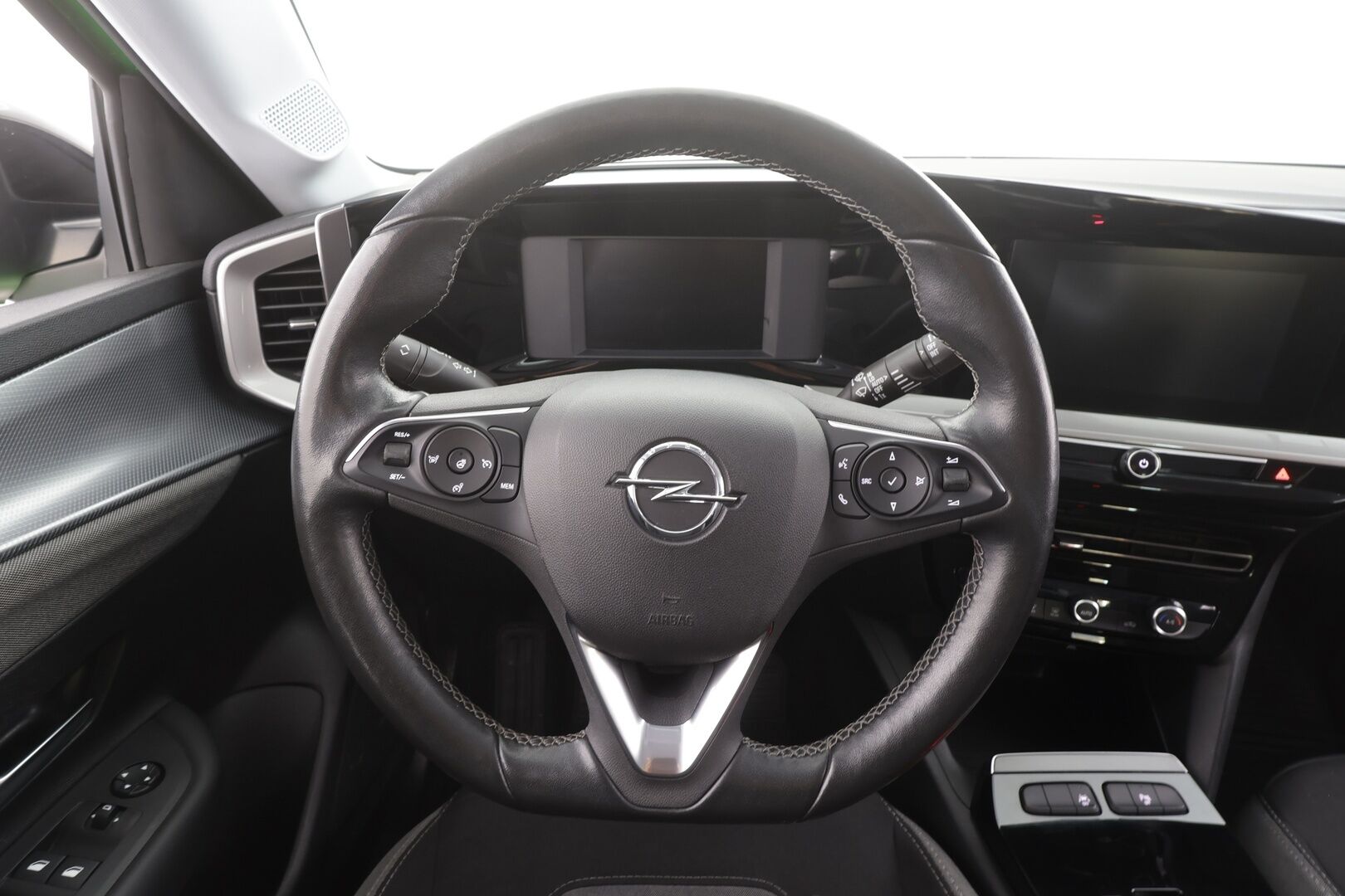 Opel Mokka-e 2023 Comfort 136 automaatti - | LED | 360-Kamera | Digimittaristo | Vakkari | Bluetooth | Suomi-auto | Kahdet Renkaat | Merkkihuollettu |