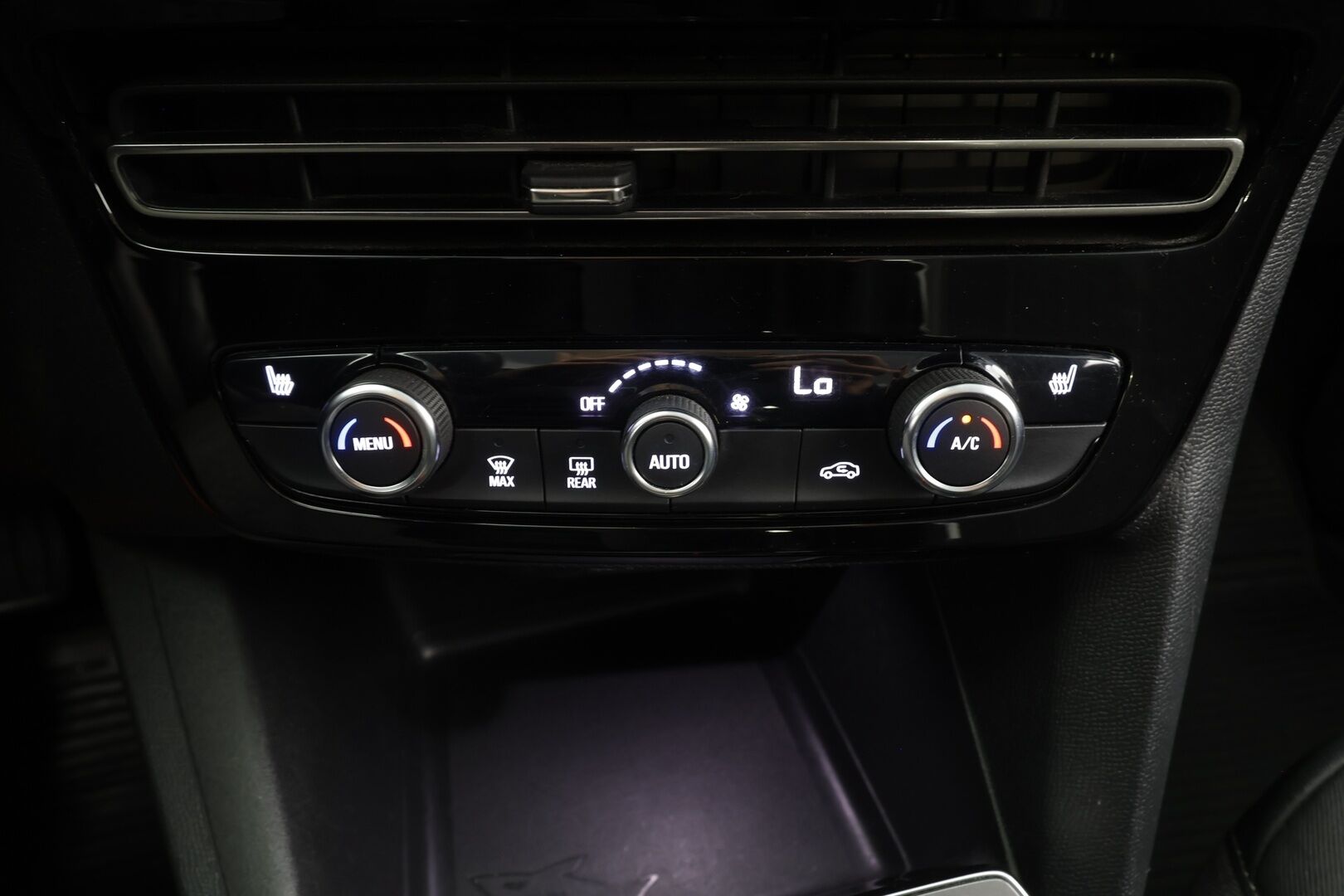 Opel Mokka-e 2023 Comfort 136 automaatti - | LED | 360-Kamera | Digimittaristo | Vakkari | Bluetooth | Suomi-auto | Kahdet Renkaat | Merkkihuollettu |