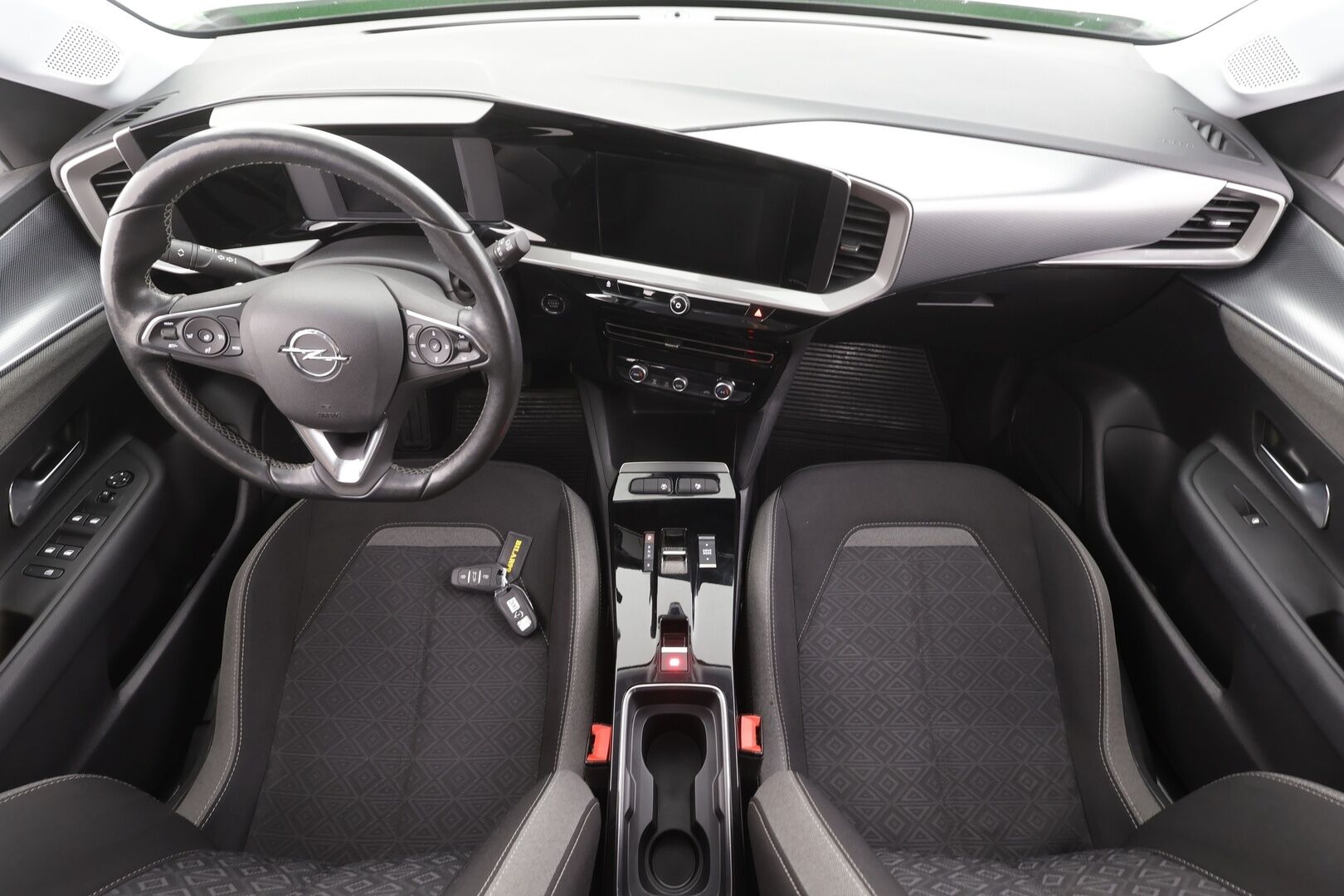 Opel Mokka-e 2023 Comfort 136 automaatti - | LED | 360-Kamera | Digimittaristo | Vakkari | Bluetooth | Suomi-auto | Kahdet Renkaat | Merkkihuollettu |