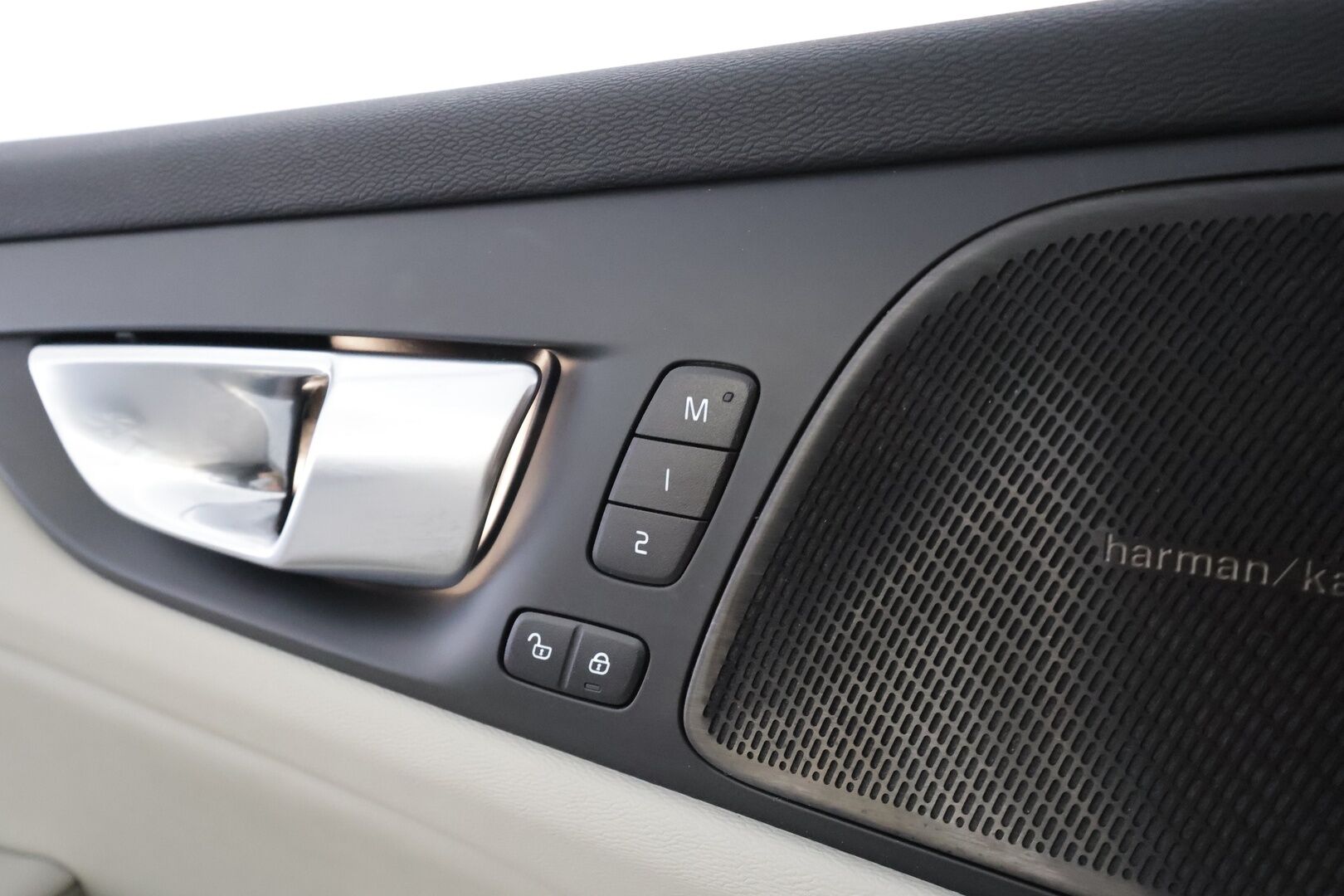 Volvo V60 2023 T6 AWD Long Range Plus Bright aut - | ACC | Koukku | Harman/Kardon | Sporttinahat muistilla | Full-LED Active | P.kamera | Pilot Assist | Keyless | Merkkihuollot | 1-om suomiauto | 