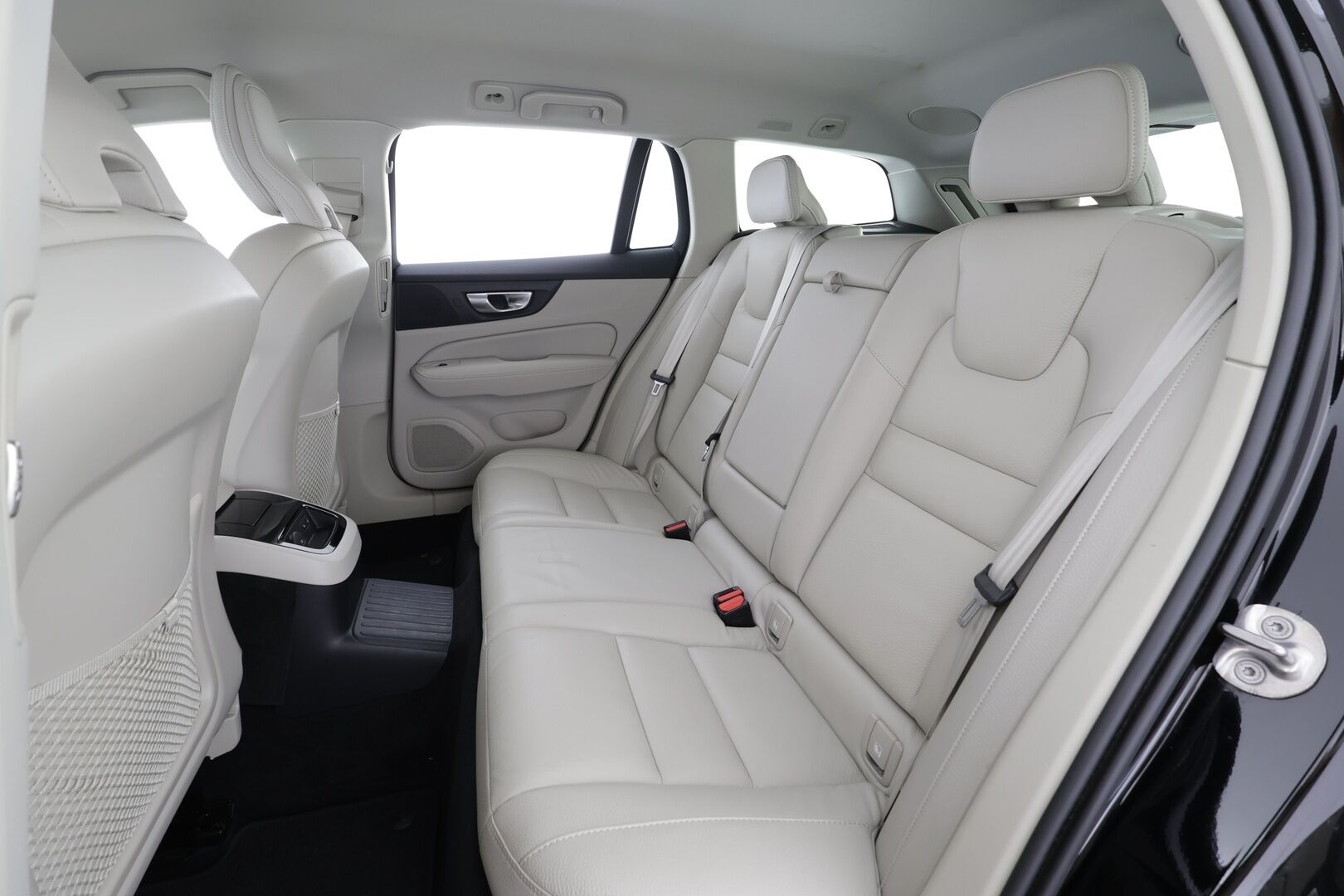 Volvo V60 2023 T6 AWD Long Range Plus Bright aut - | ACC | Koukku | Harman/Kardon | Sporttinahat muistilla | Full-LED Active | P.kamera | Pilot Assist | Keyless | Merkkihuollot | 1-om suomiauto | 