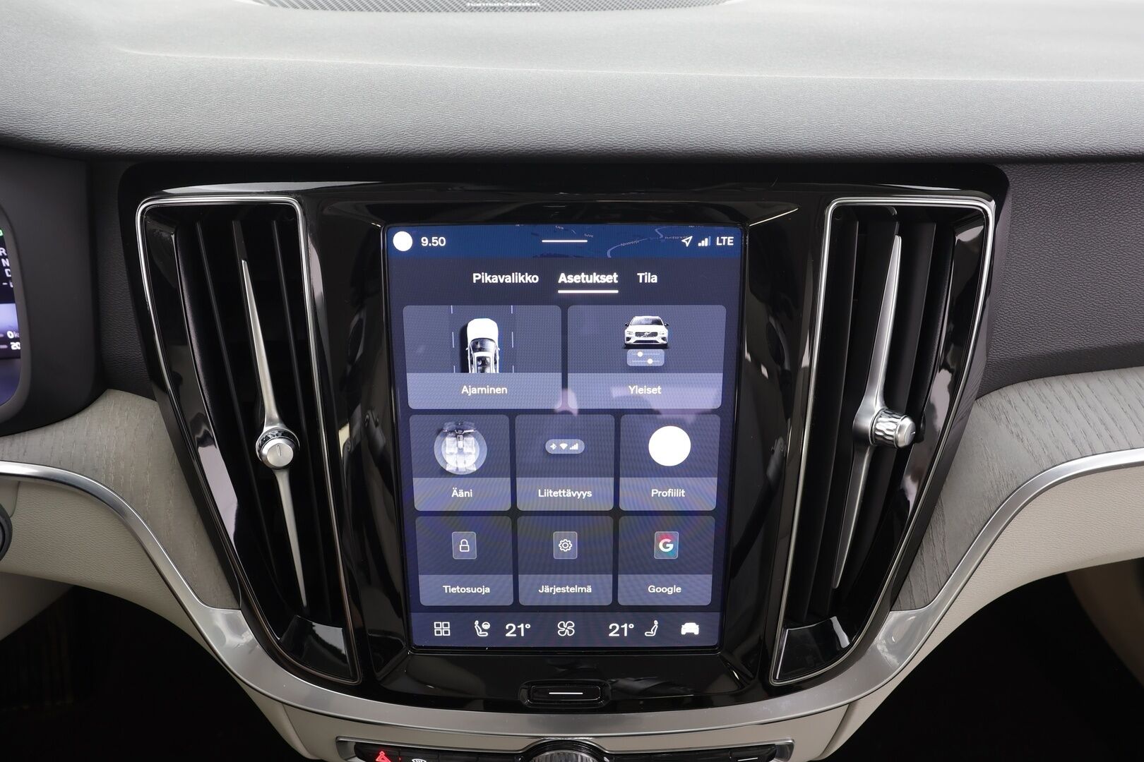 Volvo V60 2023 T6 AWD Long Range Plus Bright aut - | ACC | Koukku | Harman/Kardon | Sporttinahat muistilla | Full-LED Active | P.kamera | Pilot Assist | Keyless | Merkkihuollot | 1-om suomiauto | 