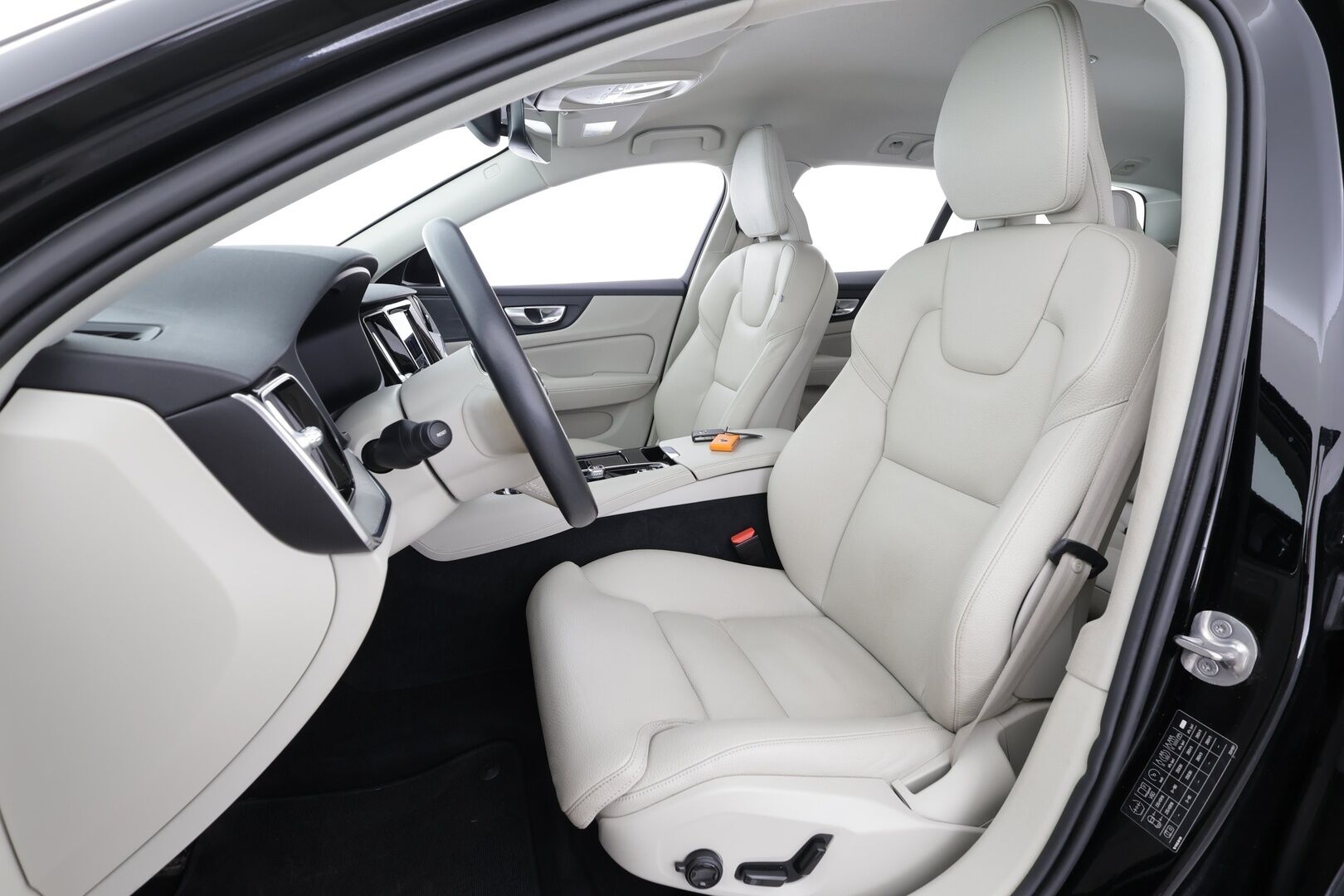 Volvo V60 2023 T6 AWD Long Range Plus Bright aut - | ACC | Koukku | Harman/Kardon | Sporttinahat muistilla | Full-LED Active | P.kamera | Pilot Assist | Keyless | Merkkihuollot | 1-om suomiauto | 