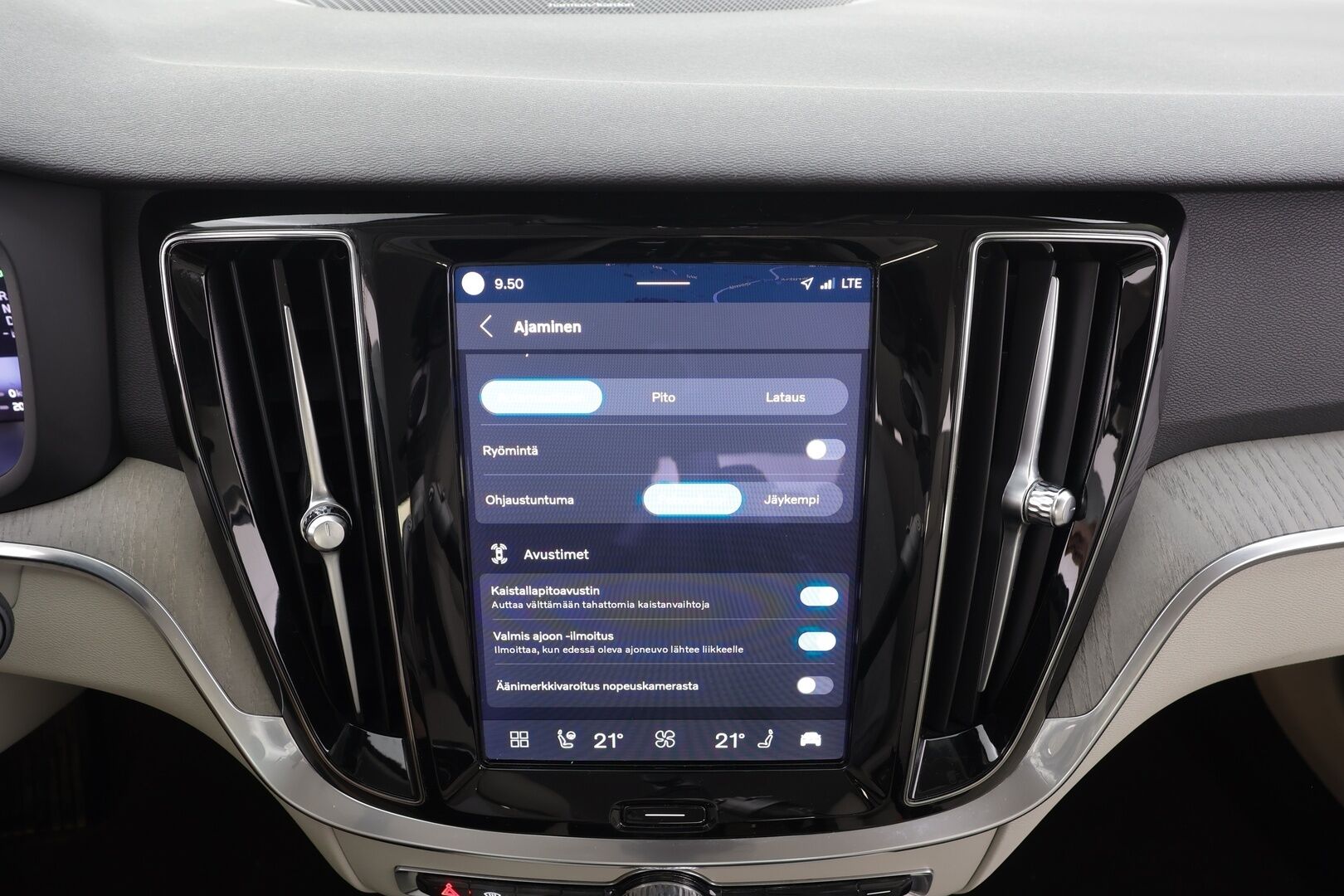 Volvo V60 2023 T6 AWD Long Range Plus Bright aut - | ACC | Koukku | Harman/Kardon | Sporttinahat muistilla | Full-LED Active | P.kamera | Pilot Assist | Keyless | Merkkihuollot | 1-om suomiauto | 