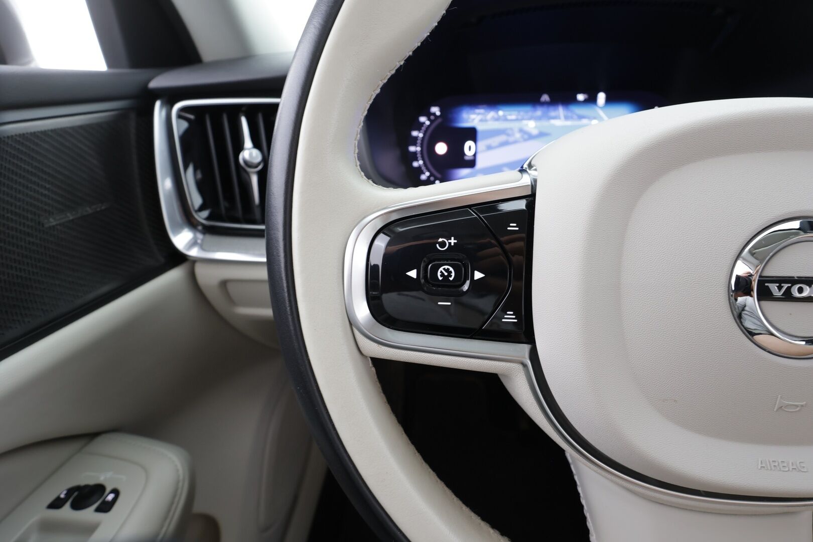 Volvo V60 2023 T6 AWD Long Range Plus Bright aut - | ACC | Koukku | Harman/Kardon | Sporttinahat muistilla | Full-LED Active | P.kamera | Pilot Assist | Keyless | Merkkihuollot | 1-om suomiauto | 