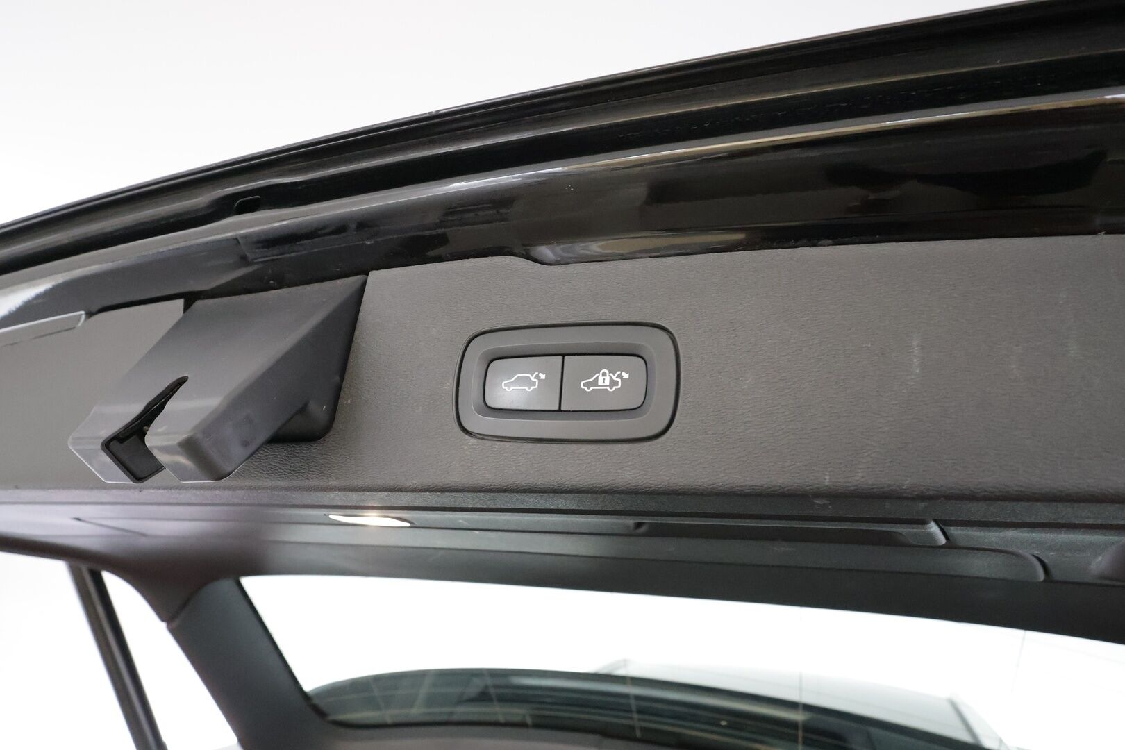 Volvo V60 2023 T6 AWD Long Range Plus Bright aut - | ACC | Koukku | Harman/Kardon | Sporttinahat muistilla | Full-LED Active | P.kamera | Pilot Assist | Keyless | Merkkihuollot | 1-om suomiauto | 