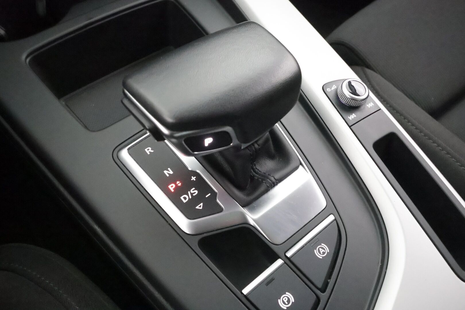 Audi A4 2023 Avant Progress 40 TFSI 150 kW MHEV quattro S tronic - 1.Om Suomi-auto | ACC | Webasto | Matrix-LED | P.Kamera | Urheiluistuimet | Digimittaristo | Apple&Android | Kahdet Renkaat | Merkkihuollettu