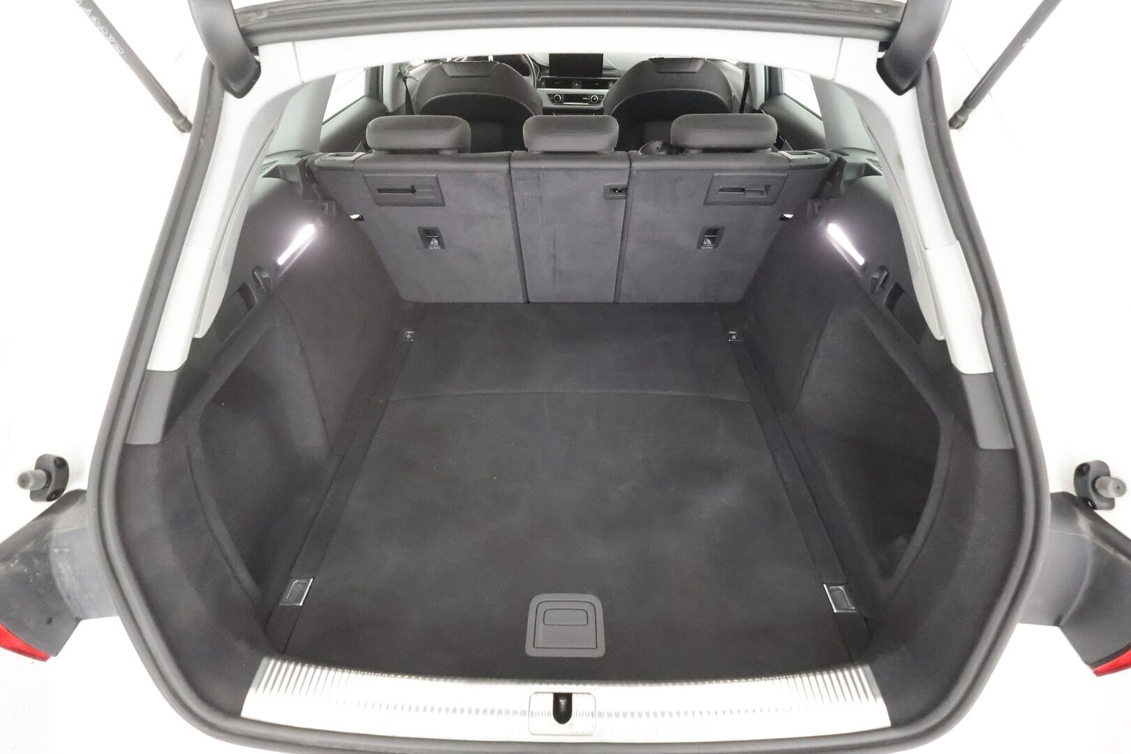 Audi A4 2023 Avant Progress 40 TFSI 150 kW MHEV quattro S tronic - 1.Om Suomi-auto | ACC | Webasto | Matrix-LED | P.Kamera | Urheiluistuimet | Digimittaristo | Apple&Android | Kahdet Renkaat | Merkkihuollettu
