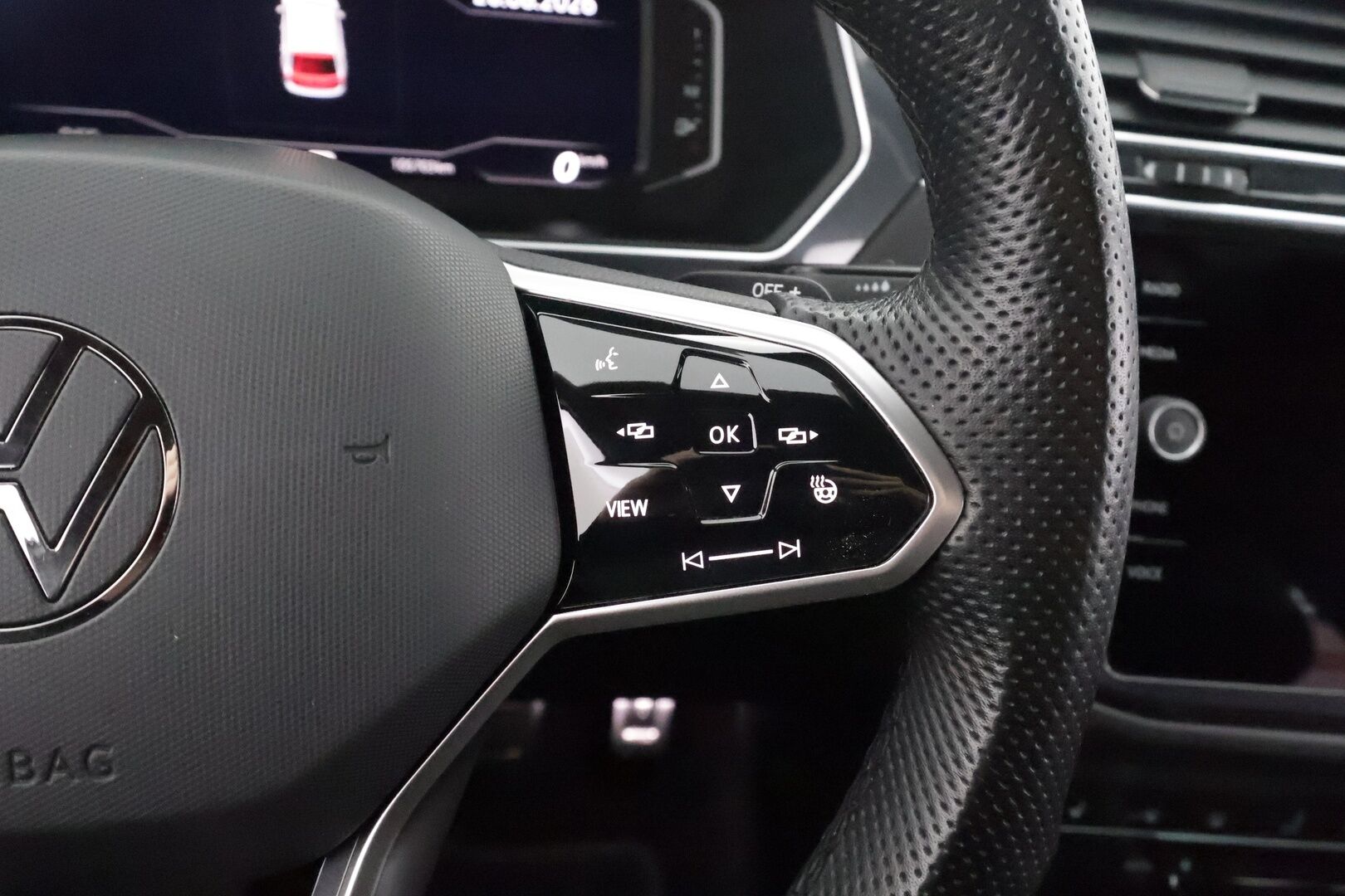 Volkswagen Tiguan 2023 R-Line eHybrid 180 kW DSG-automaatti - | ACC | Adapt.LED | P.Kamera | Kaistavahti | Digimittaristo | Navi | Keyless | Suomi-auto | Merkkihuollot | Kahdet renkaat |