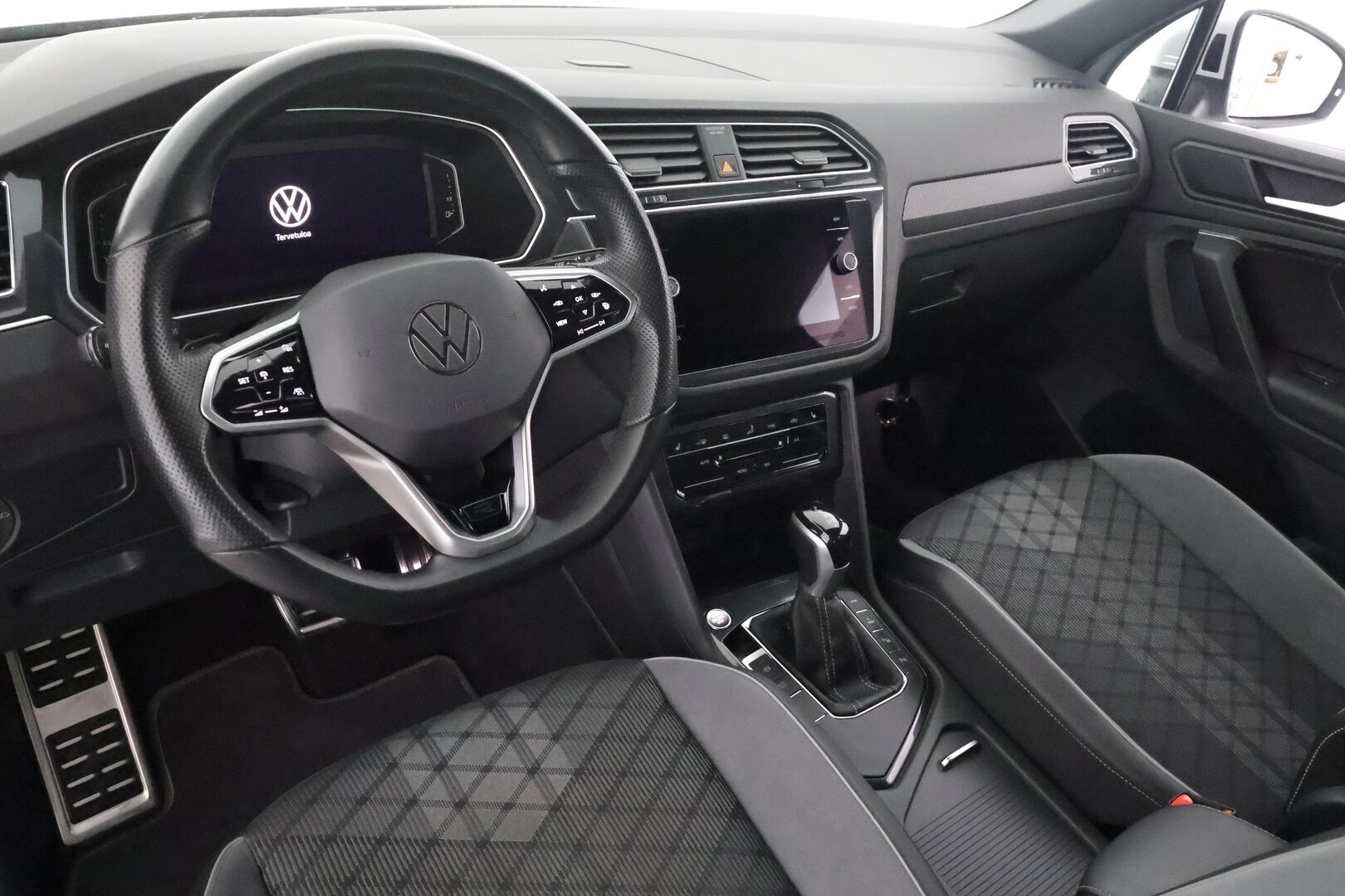 Volkswagen Tiguan 2023 R-Line eHybrid 180 kW DSG-automaatti - | ACC | Adapt.LED | P.Kamera | Kaistavahti | Digimittaristo | Navi | Keyless | Suomi-auto | Merkkihuollot | Kahdet renkaat |