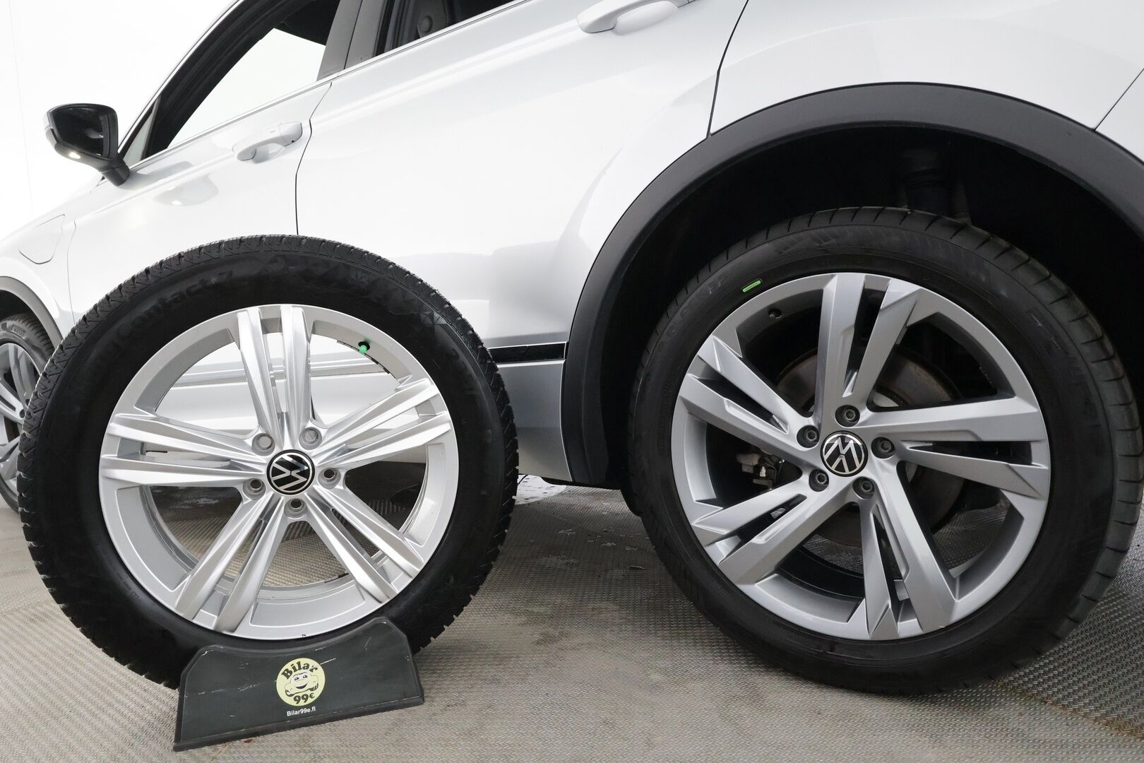 Volkswagen Tiguan 2023 R-Line eHybrid 180 kW DSG-automaatti - | ACC | Adapt.LED | P.Kamera | Kaistavahti | Digimittaristo | Navi | Keyless | Suomi-auto | Merkkihuollot | Kahdet renkaat |