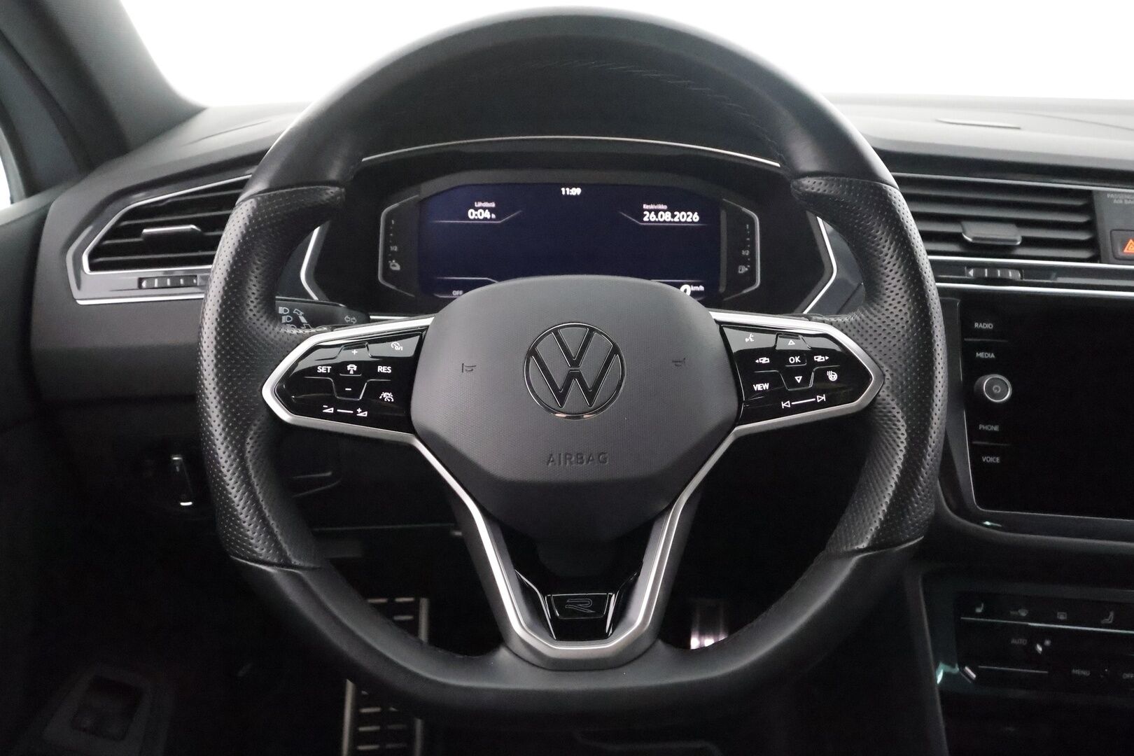 Volkswagen Tiguan 2023 R-Line eHybrid 180 kW DSG-automaatti - | ACC | Adapt.LED | P.Kamera | Kaistavahti | Digimittaristo | Navi | Keyless | Suomi-auto | Merkkihuollot | Kahdet renkaat |