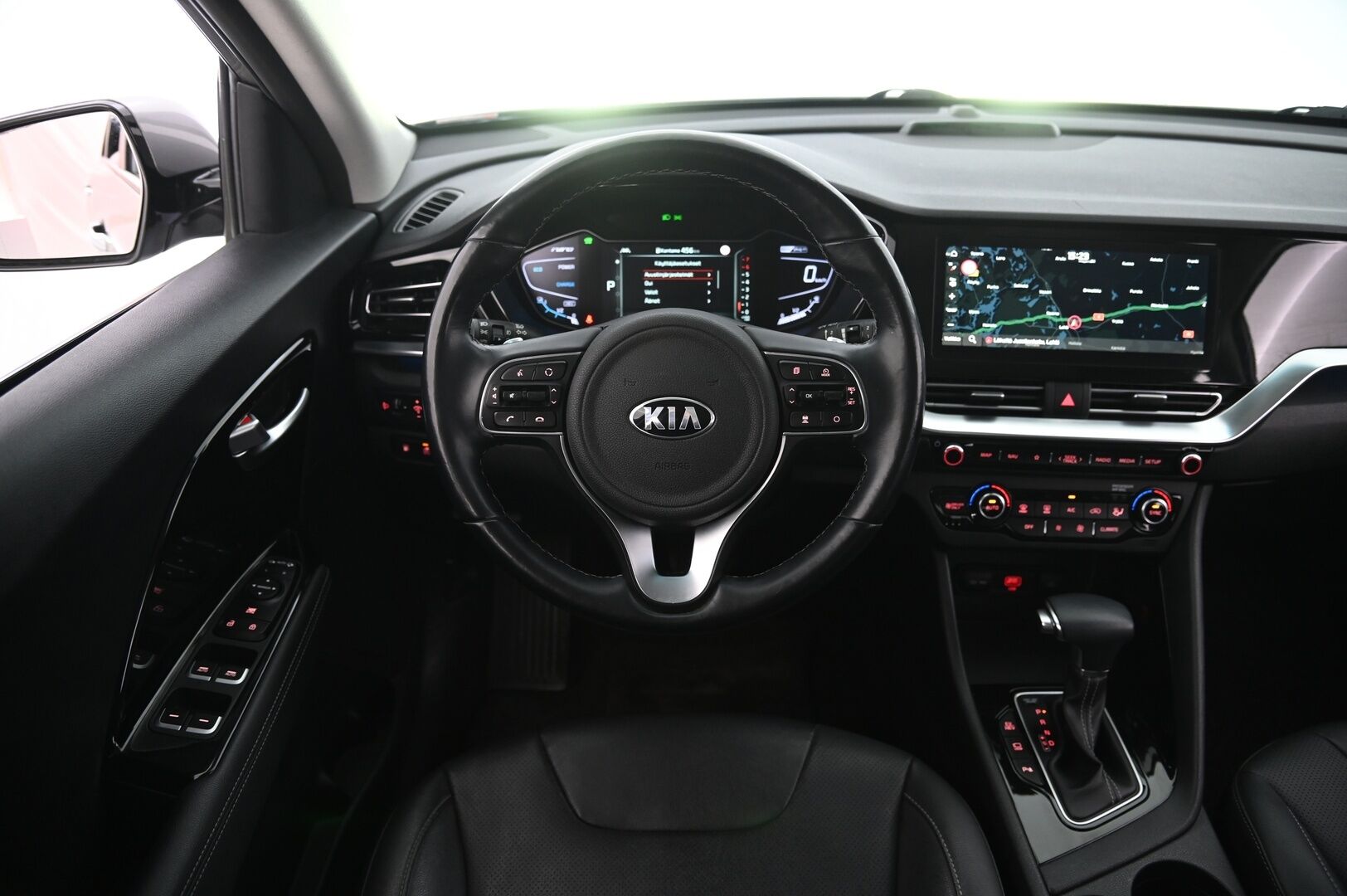 Kia Niro 2020 Hybrid 1,6 GDI Business Luxury DCT *ACC / Nahat / Koukku / Kamera / Sähköpenkki / Blis* - Merkkihuollettu / 2x alut&renkaat / Kessy / Penkinlämmitys edessä ja takana / Lämpöratti - HULLUT AVAJAISHULINAT KORKOTARJOUS 3,29 %