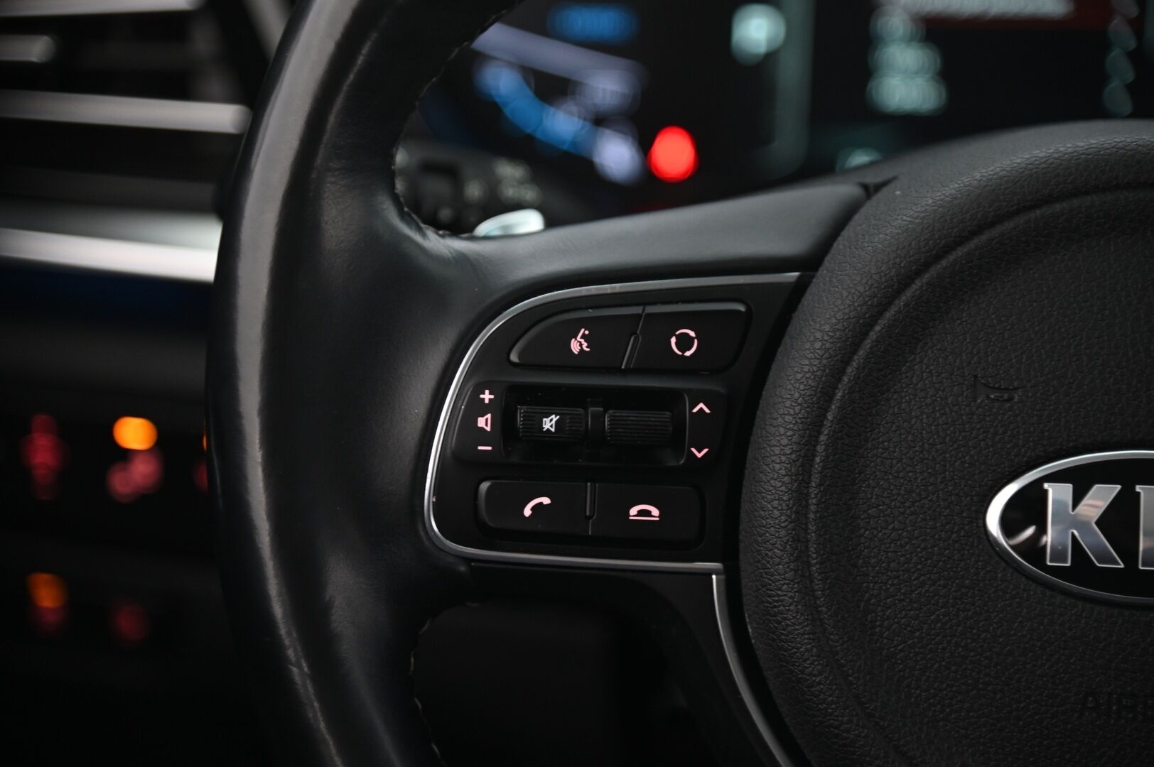 Kia Niro 2020 Hybrid 1,6 GDI Business Luxury DCT *ACC / Nahat / Koukku / Kamera / Sähköpenkki / Blis* - Merkkihuollettu / 2x alut&renkaat / Kessy / Penkinlämmitys edessä ja takana / Lämpöratti - HULLUT AVAJAISHULINAT KORKOTARJOUS 3,29 %