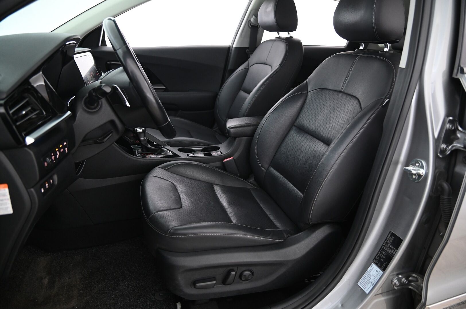 Kia Niro 2020 Hybrid 1,6 GDI Business Luxury DCT *ACC / Nahat / Koukku / Kamera / Sähköpenkki / Blis* - Merkkihuollettu / 2x alut&renkaat / Kessy / Penkinlämmitys edessä ja takana / Lämpöratti - HULLUT AVAJAISHULINAT KORKOTARJOUS 3,29 %