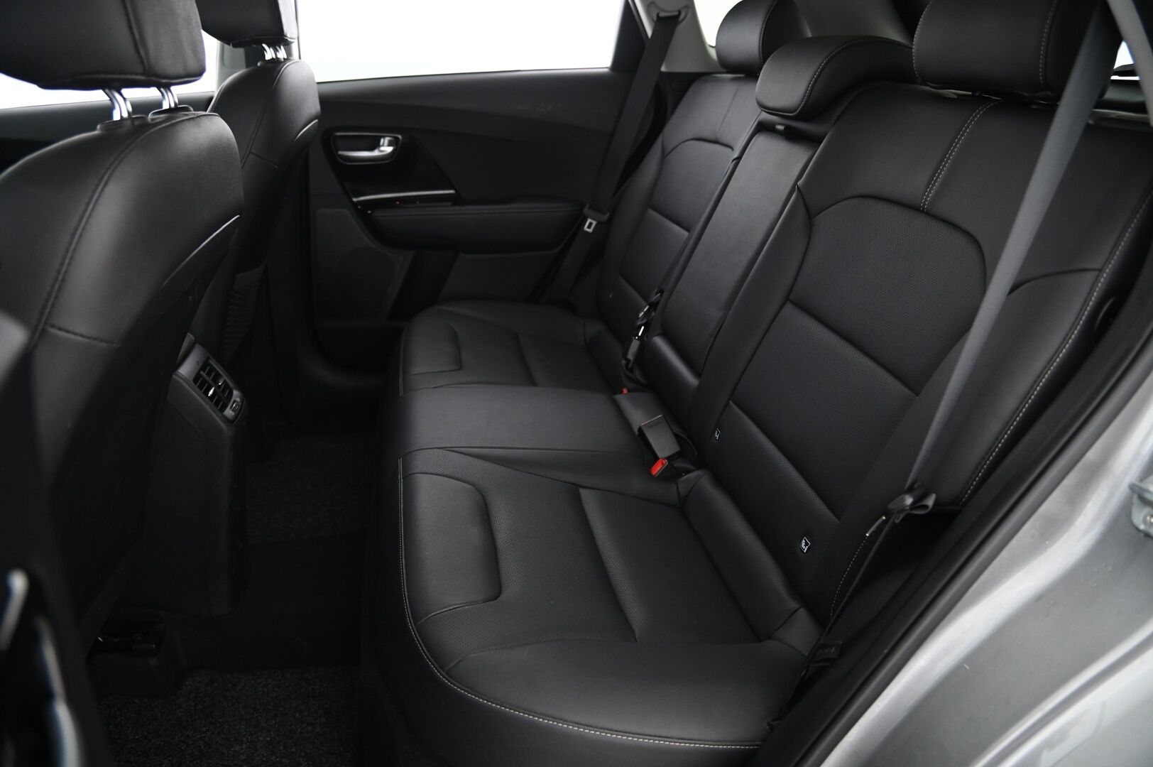 Kia Niro 2020 Hybrid 1,6 GDI Business Luxury DCT *ACC / Nahat / Koukku / Kamera / Sähköpenkki / Blis* - Merkkihuollettu / 2x alut&renkaat / Kessy / Penkinlämmitys edessä ja takana / Lämpöratti - HULLUT AVAJAISHULINAT KORKOTARJOUS 3,29 %