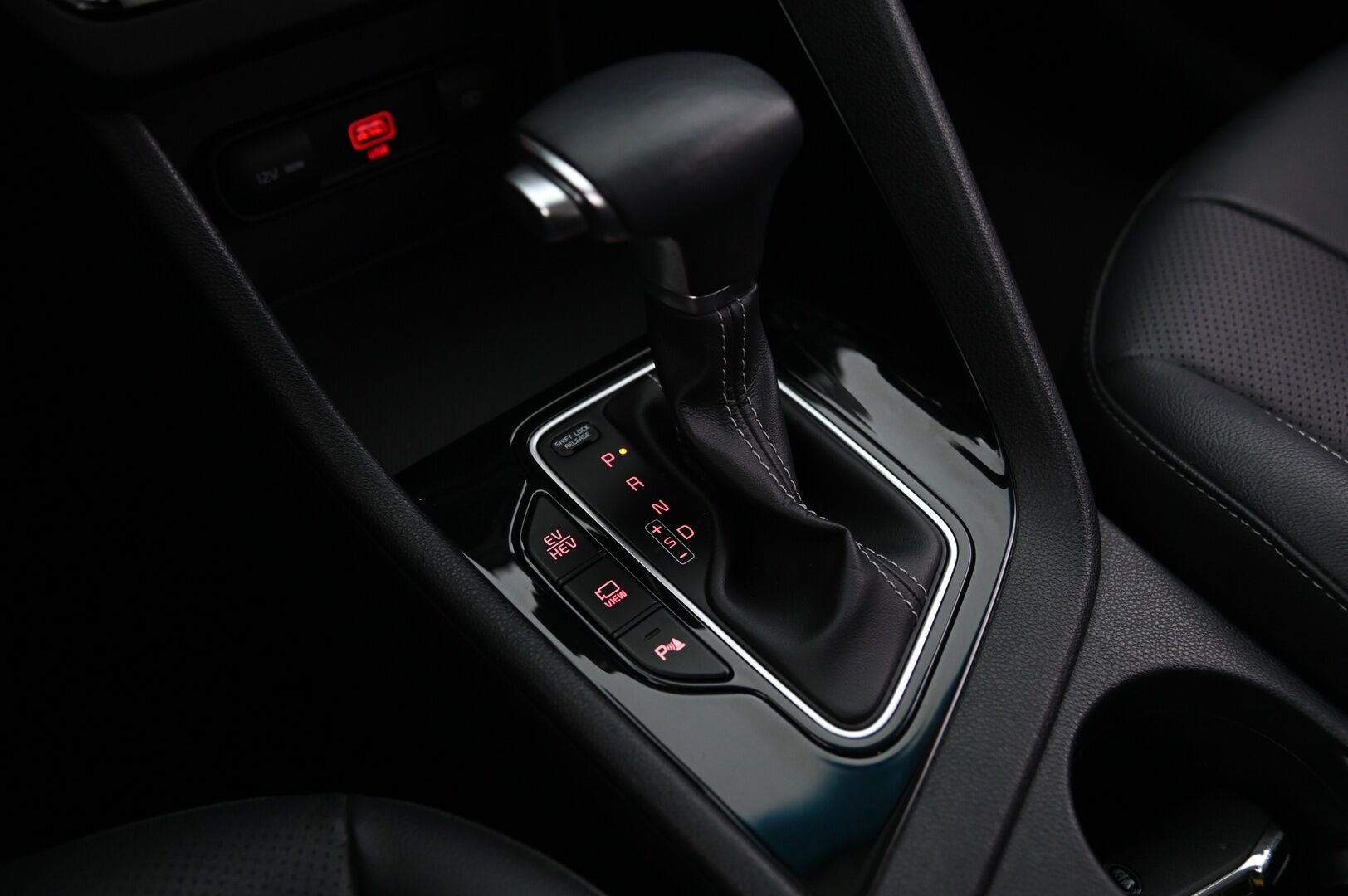 Kia Niro 2020 Hybrid 1,6 GDI Business Luxury DCT *ACC / Nahat / Koukku / Kamera / Sähköpenkki / Blis* - Merkkihuollettu / 2x alut&renkaat / Kessy / Penkinlämmitys edessä ja takana / Lämpöratti - HULLUT AVAJAISHULINAT KORKOTARJOUS 3,29 %