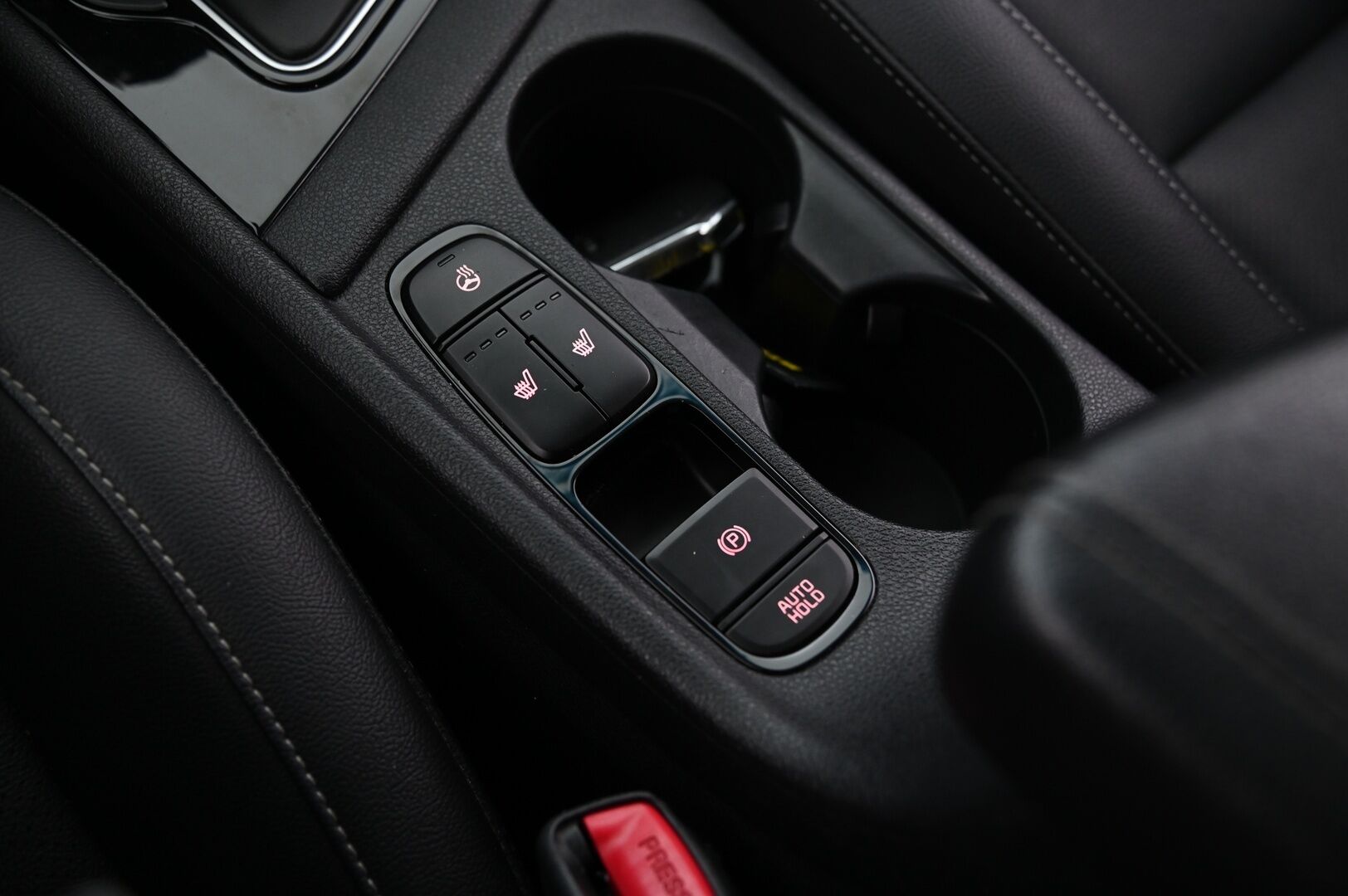 Kia Niro 2020 Hybrid 1,6 GDI Business Luxury DCT *ACC / Nahat / Koukku / Kamera / Sähköpenkki / Blis* - Merkkihuollettu / 2x alut&renkaat / Kessy / Penkinlämmitys edessä ja takana / Lämpöratti - HULLUT AVAJAISHULINAT KORKOTARJOUS 3,29 %