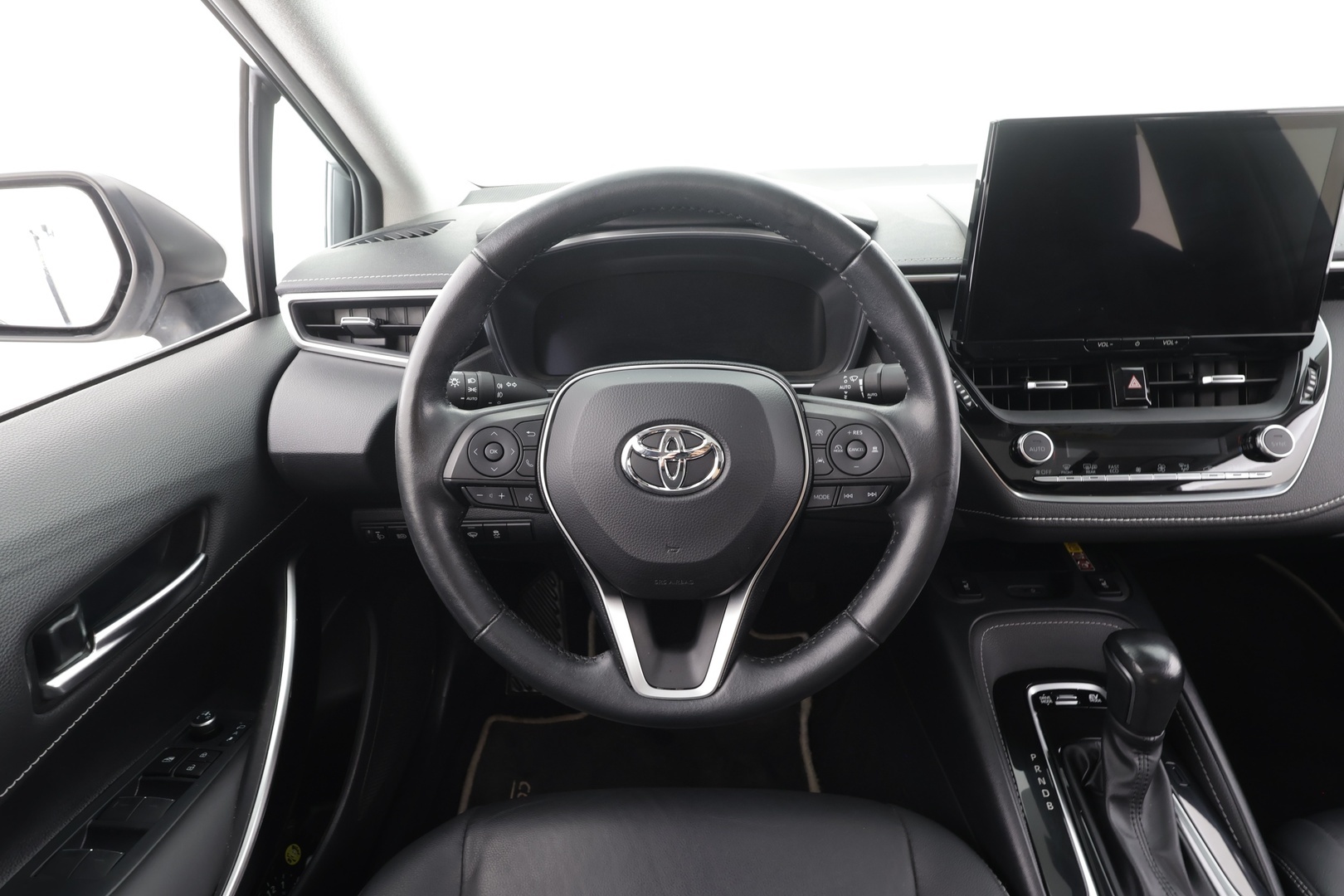 Toyota Corolla 2023 Sedan 1,8 Hybrid Premium - | ACC | Koukku | HUD | Puolinahat | Kattoluukku | Digimittaristo | P.kamera | Navi | Keyless | PDA | LDA | BSM | Merkkihuollettu | 1-om suomiauto |