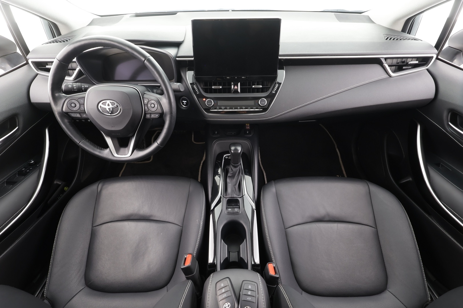 Toyota Corolla 2023 Sedan 1,8 Hybrid Premium - | ACC | Koukku | HUD | Puolinahat | Kattoluukku | Digimittaristo | P.kamera | Navi | Keyless | PDA | LDA | BSM | Merkkihuollettu | 1-om suomiauto |