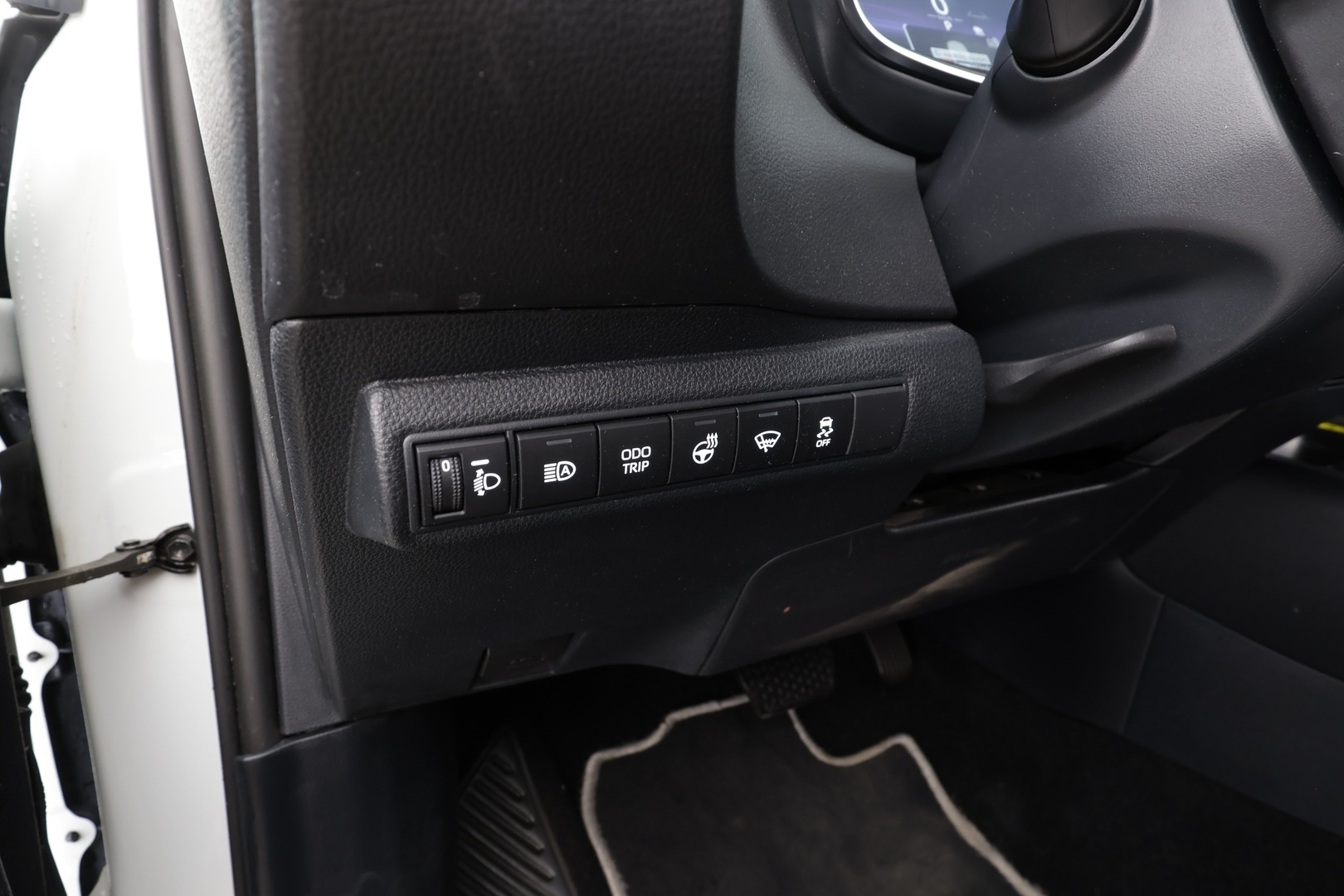 Toyota Corolla 2023 Sedan 1,8 Hybrid Premium - | ACC | Koukku | HUD | Puolinahat | Kattoluukku | Digimittaristo | P.kamera | Navi | Keyless | PDA | LDA | BSM | Merkkihuollettu | 1-om suomiauto |