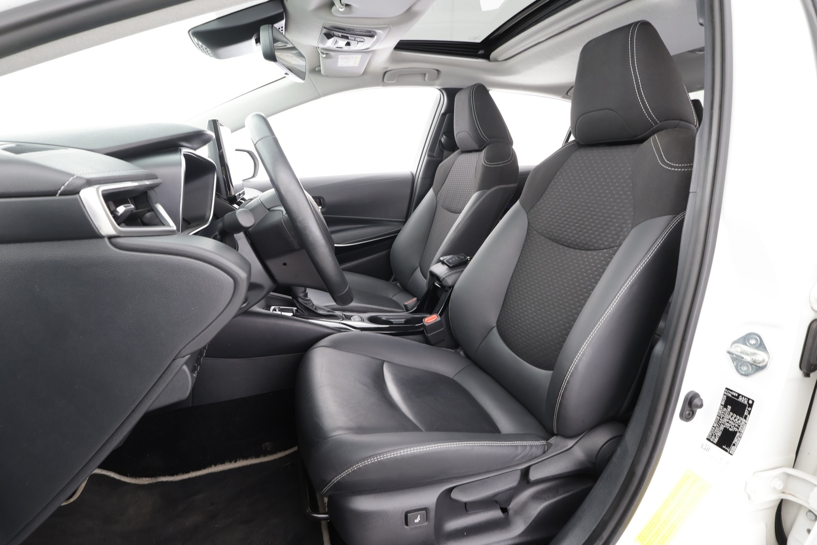 Toyota Corolla 2023 Sedan 1,8 Hybrid Premium - | ACC | Koukku | HUD | Puolinahat | Kattoluukku | Digimittaristo | P.kamera | Navi | Keyless | PDA | LDA | BSM | Merkkihuollettu | 1-om suomiauto |