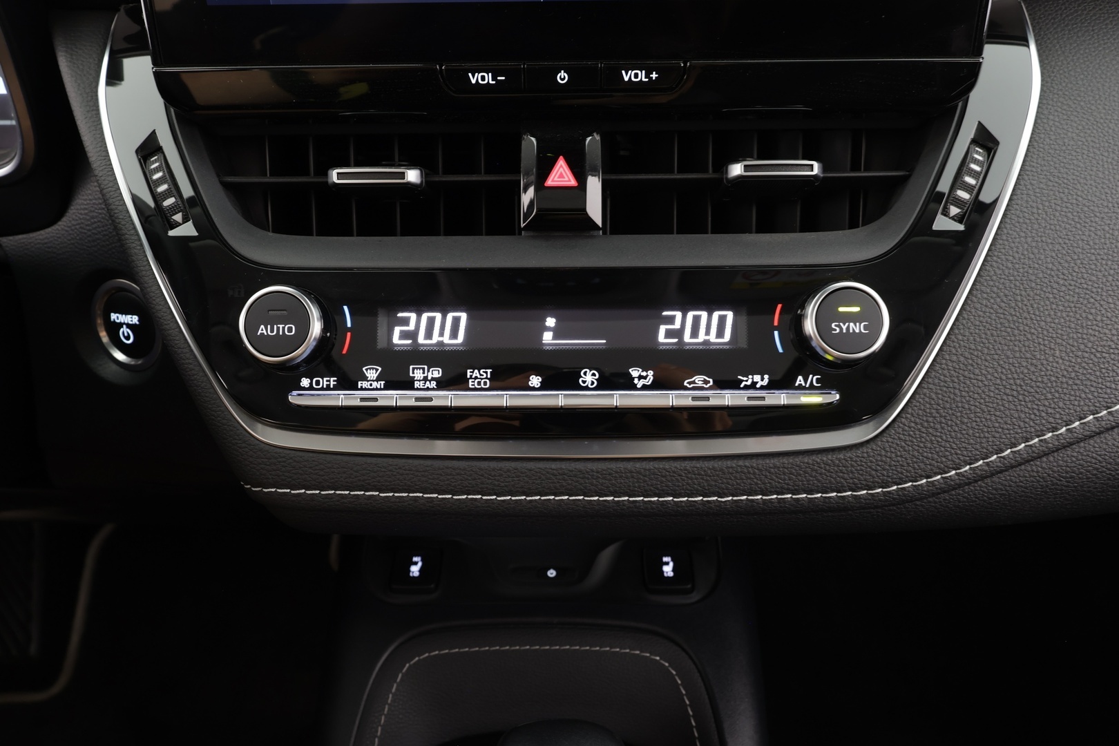 Toyota Corolla 2023 Sedan 1,8 Hybrid Premium - | ACC | Koukku | HUD | Puolinahat | Kattoluukku | Digimittaristo | P.kamera | Navi | Keyless | PDA | LDA | BSM | Merkkihuollettu | 1-om suomiauto |