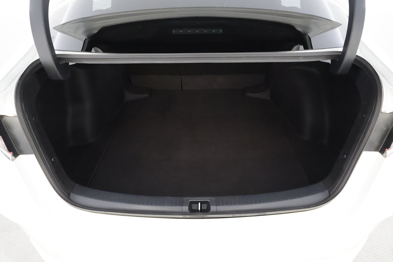 Toyota Corolla 2023 Sedan 1,8 Hybrid Premium - | ACC | Koukku | HUD | Puolinahat | Kattoluukku | Digimittaristo | P.kamera | Navi | Keyless | PDA | LDA | BSM | Merkkihuollettu | 1-om suomiauto |
