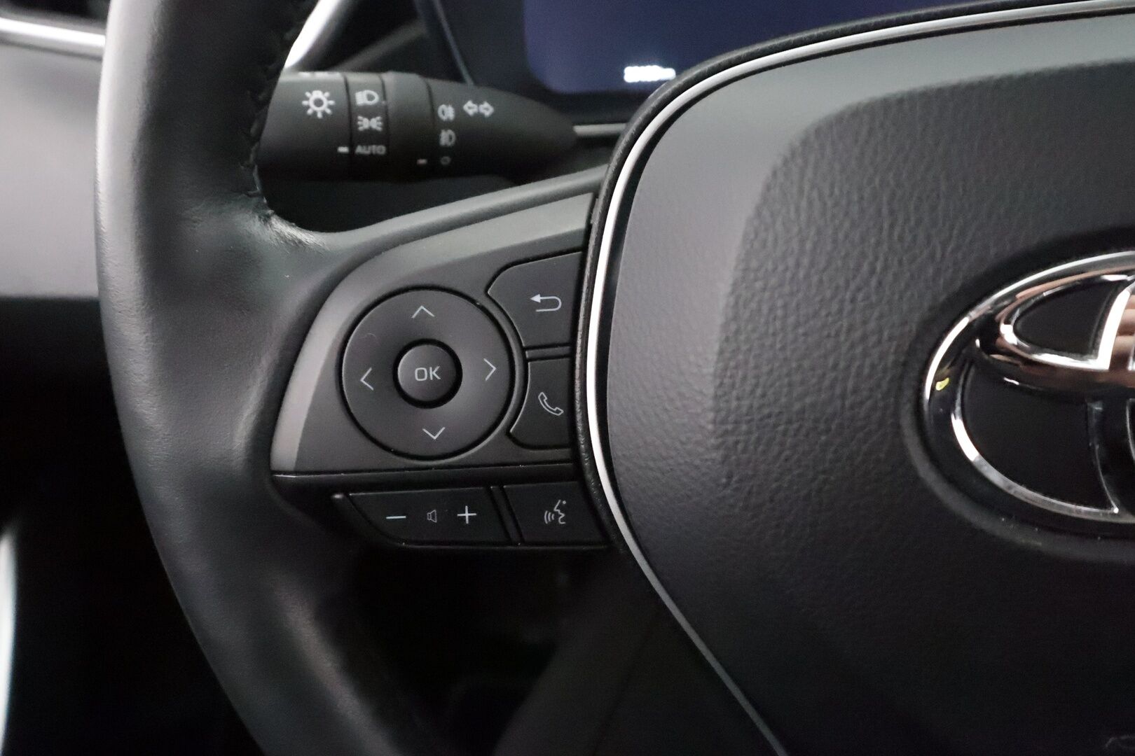 Toyota Corolla 2024 Sedan 1,8 Hybrid Launch Edition - | ACC | Facelift | P.kamera | Digimittaristo | PDA | LDA | RSA | Keyless | LED | Apple & Android | Lämm. ratti | 1-om suomiauto | Merkkihuollot | 