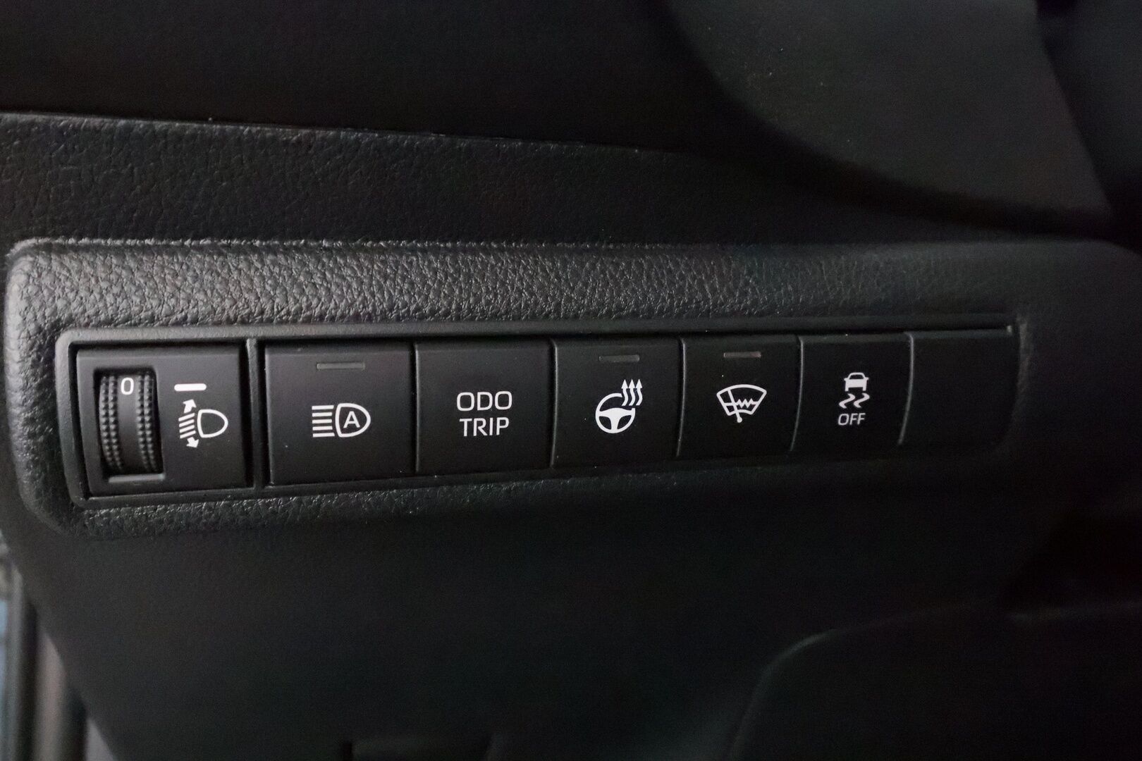 Toyota Corolla 2024 Sedan 1,8 Hybrid Launch Edition - | ACC | Facelift | P.kamera | Digimittaristo | PDA | LDA | RSA | Keyless | LED | Apple & Android | Lämm. ratti | 1-om suomiauto | Merkkihuollot | 