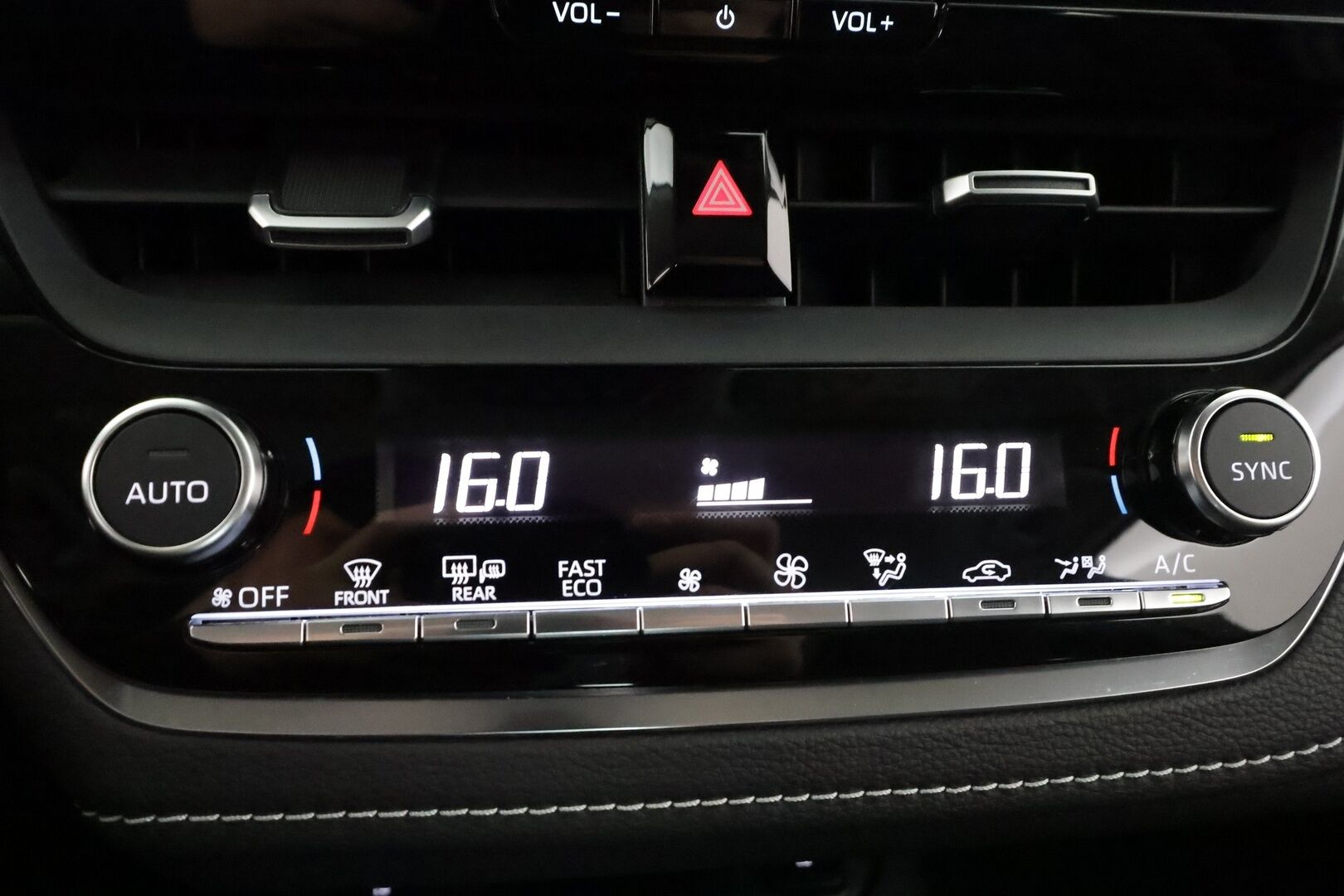 Toyota Corolla 2024 Sedan 1,8 Hybrid Launch Edition - | ACC | Facelift | P.kamera | Digimittaristo | PDA | LDA | RSA | Keyless | LED | Apple & Android | Lämm. ratti | 1-om suomiauto | Merkkihuollot | 