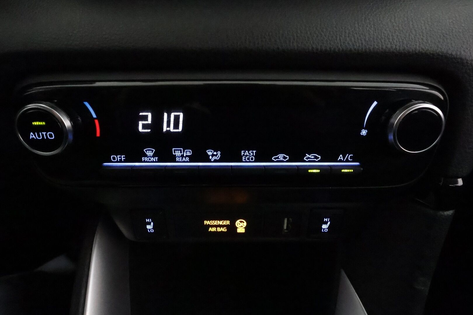Toyota Yaris 2023 1,5 Hybrid Active Business *ACC / P.kamera / Navi / KeylessGo / Apple&Android / Ratinlämmitin* - 1.Om Suomi-auto / Kahdet renkaat aluvanteilla / Merkkihuollettu