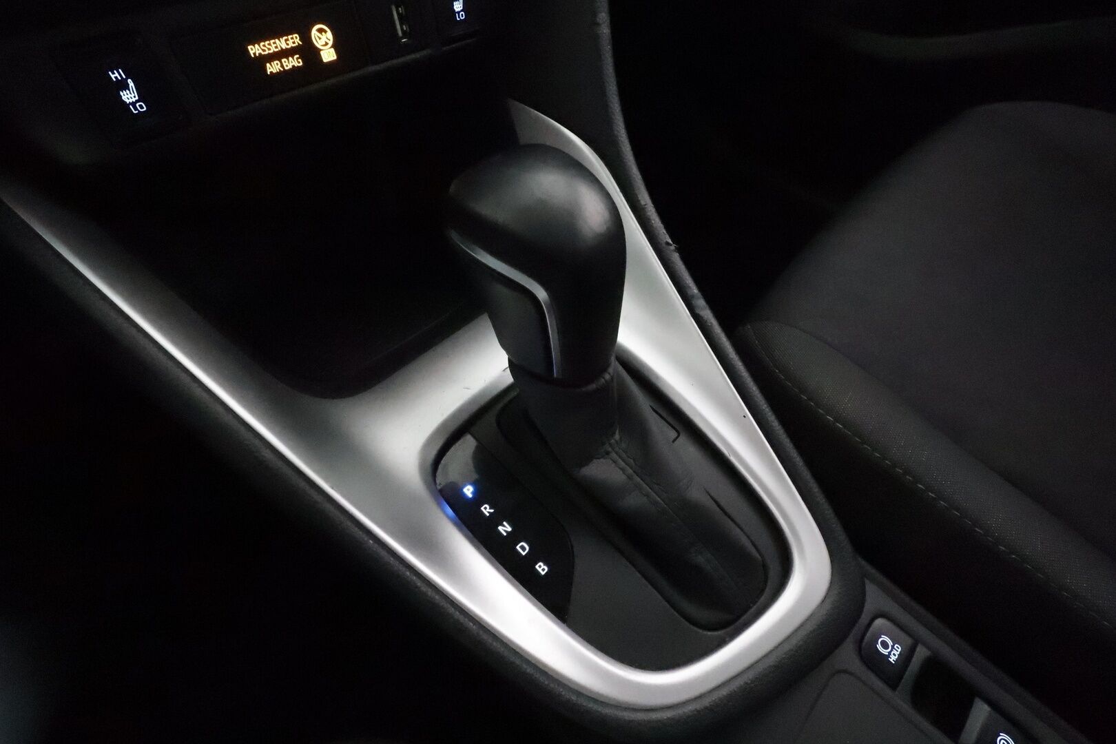 Toyota Yaris 2023 1,5 Hybrid Active Business *ACC / P.kamera / Navi / KeylessGo / Apple&Android / Ratinlämmitin* - 1.Om Suomi-auto / Kahdet renkaat aluvanteilla / Merkkihuollettu