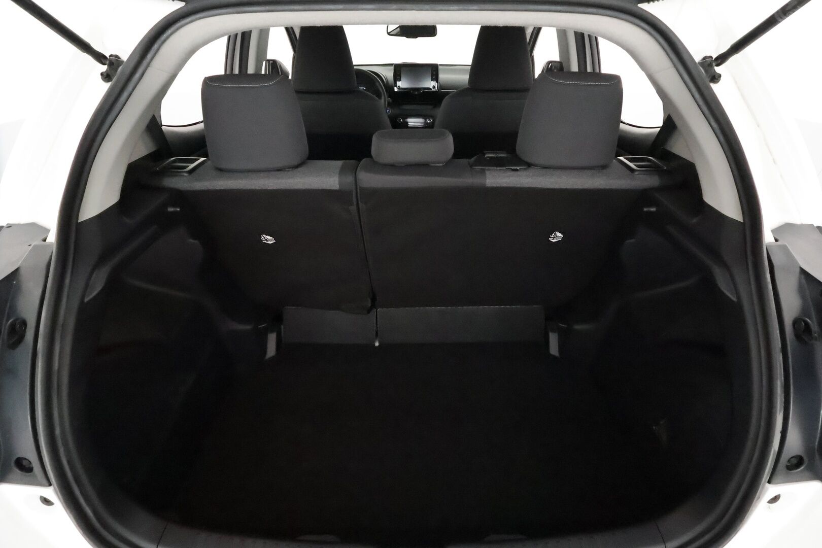 Toyota Yaris 2023 1,5 Hybrid Active Business *ACC / P.kamera / Navi / KeylessGo / Apple&Android / Ratinlämmitin* - 1.Om Suomi-auto / Kahdet renkaat aluvanteilla / Merkkihuollettu