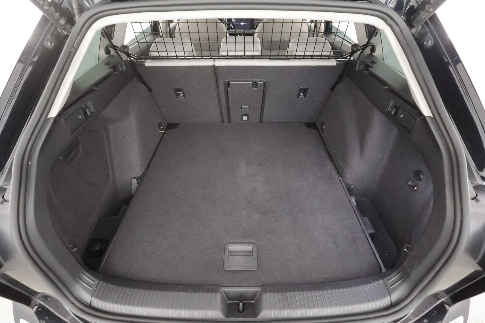Volkswagen Golf 2023 Variant Style Business 1,5 eTSI 110 kW (MHEV) DSG-automaatti - | ACC | Webasto | Koukku | Harman/Kardon | Muistipenkki | Travel assist | Side assist | Keyless | Sähk. takaluukku | 1-om suomiauto | 