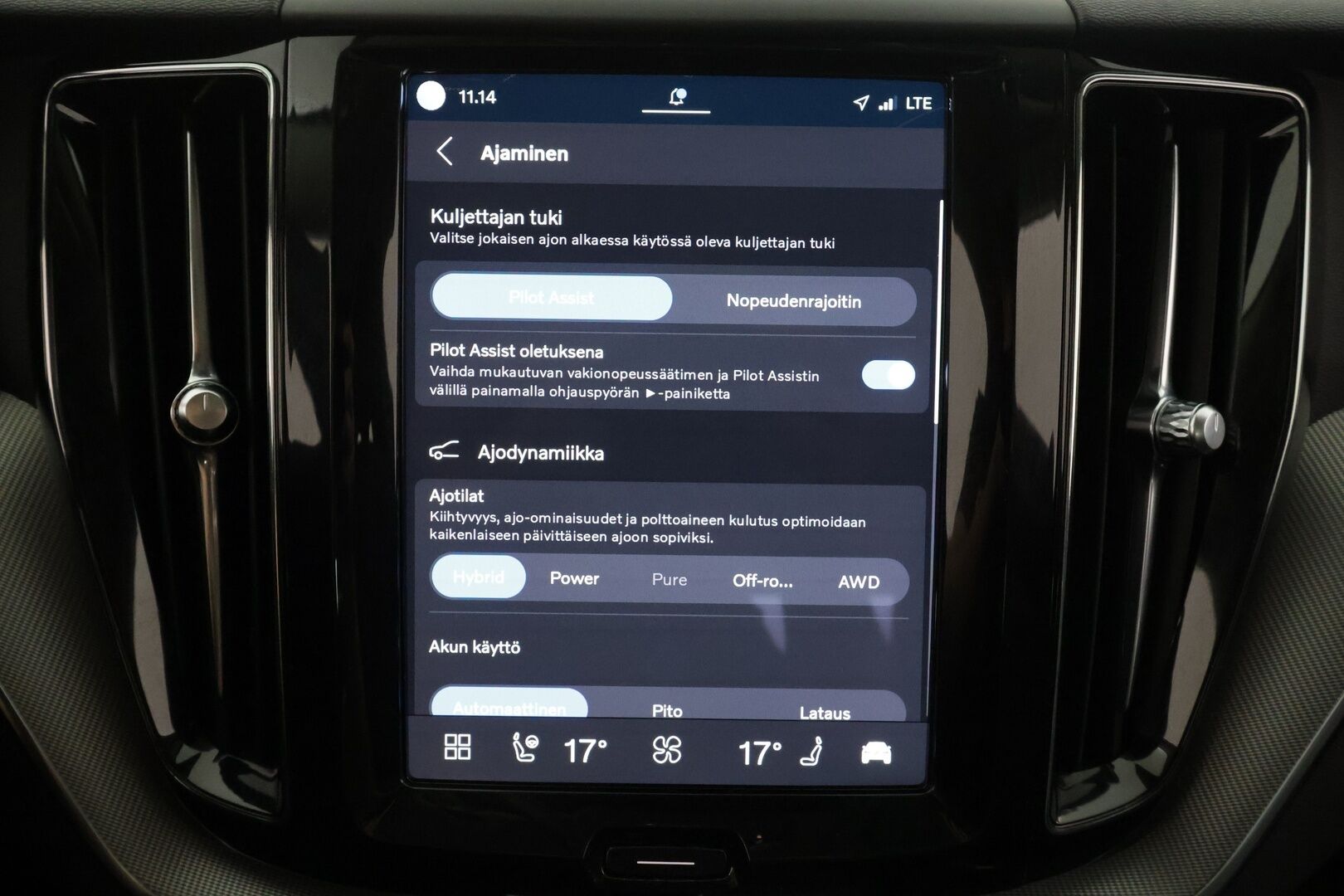 Volvo XC60 2024 T6 AWD Long Range Plus Dark aut - | ACC | Webasto | Koukku | Muistipenkit | Panorama | Full LED | High Performance LED | P.Kamera | Keyless | Apple&Android | 1.Om Suomi-auto | Kahdet Renkaat |