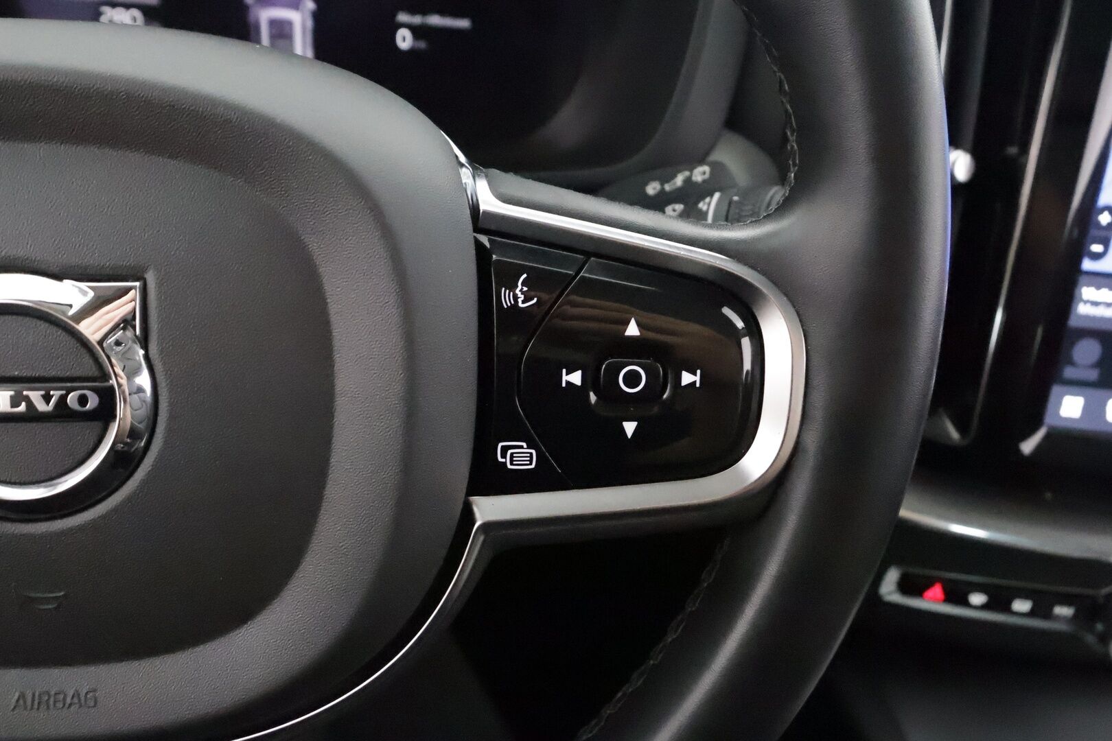 Volvo XC60 2024 T6 AWD Long Range Plus Dark aut - | ACC | Webasto | Koukku | Muistipenkit | Panorama | Full LED | High Performance LED | P.Kamera | Keyless | Apple&Android | 1.Om Suomi-auto | Kahdet Renkaat |