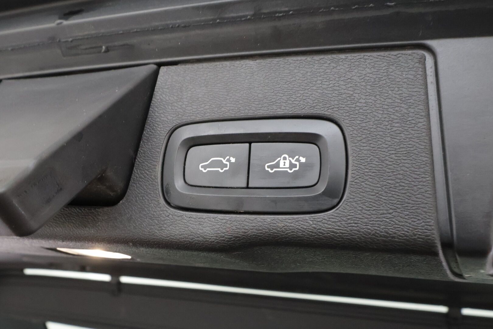 Volvo XC60 2024 T6 AWD Long Range Plus Dark aut - | ACC | Webasto | Koukku | Muistipenkit | Panorama | Full LED | High Performance LED | P.Kamera | Keyless | Apple&Android | 1.Om Suomi-auto | Kahdet Renkaat |