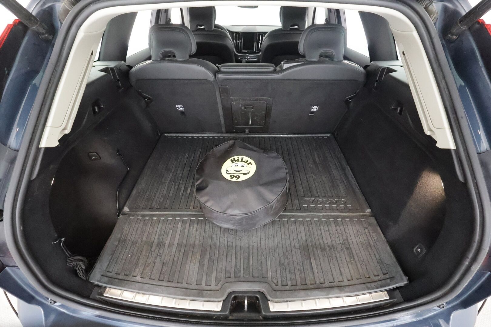 Volvo XC60 2024 T6 AWD Long Range Plus Dark aut - | ACC | Webasto | Koukku | Muistipenkit | Panorama | Full LED | High Performance LED | P.Kamera | Keyless | Apple&Android | 1.Om Suomi-auto | Kahdet Renkaat |