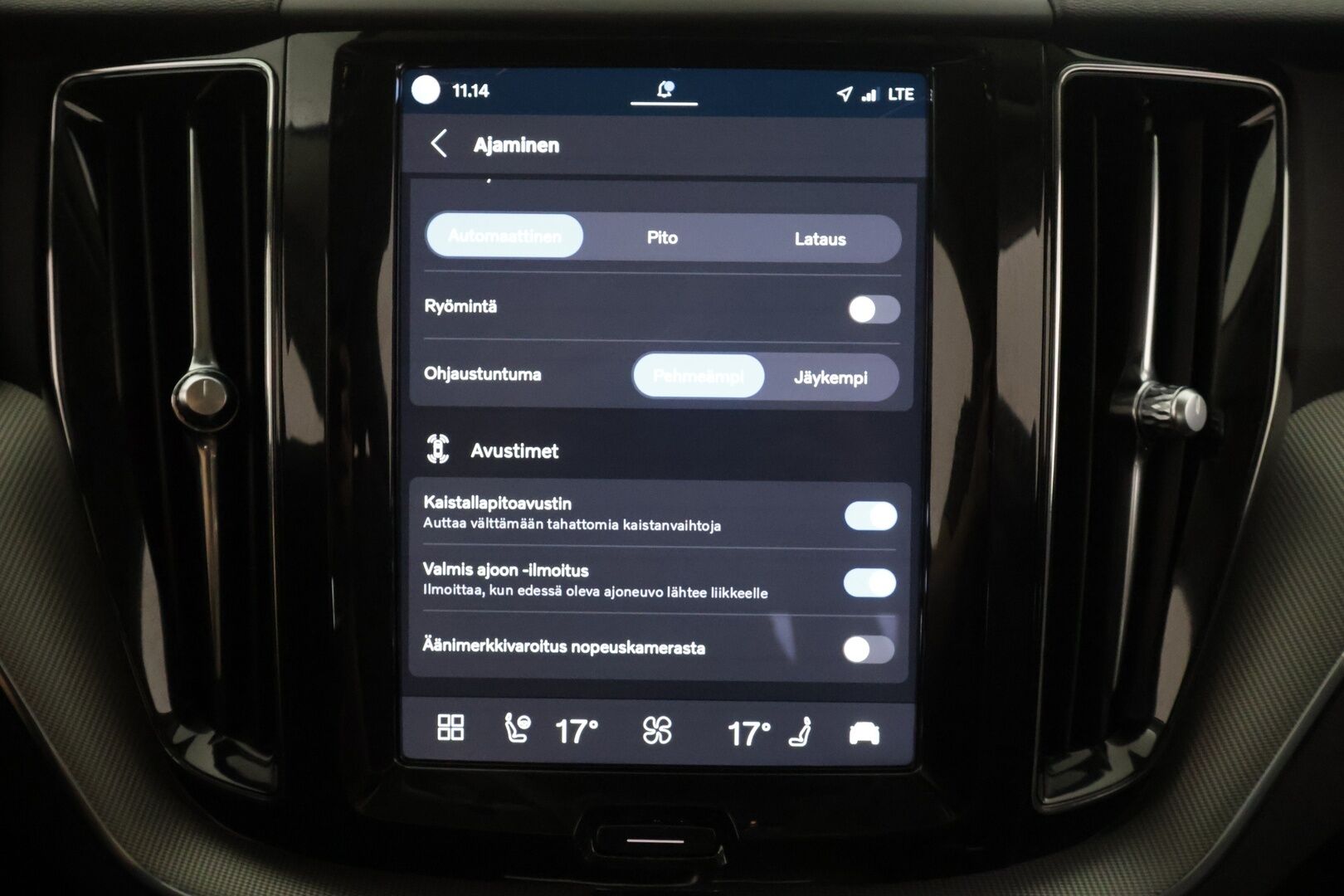 Volvo XC60 2024 T6 AWD Long Range Plus Dark aut - | ACC | Webasto | Koukku | Muistipenkit | Panorama | Full LED | High Performance LED | P.Kamera | Keyless | Apple&Android | 1.Om Suomi-auto | Kahdet Renkaat |
