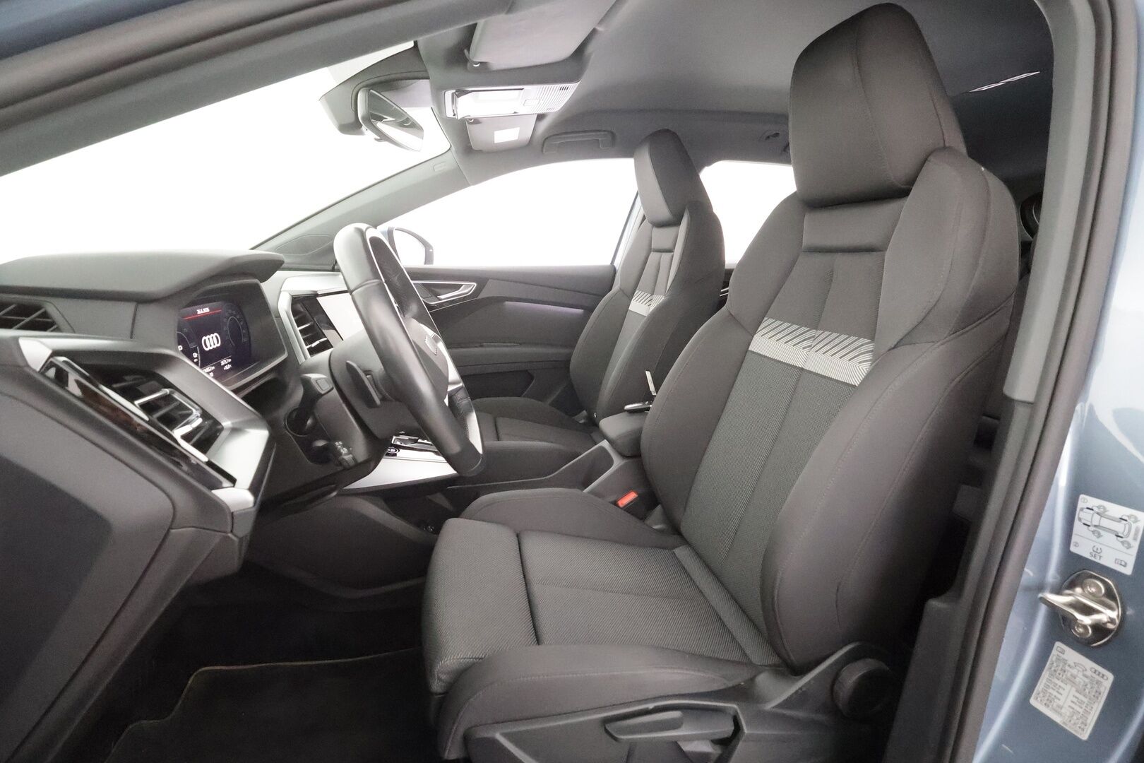 Audi Q4 e-tron 2023 SUV 45 e-tron quattro - | ILP | ACC | LED | P.kamera | Sporttipenkit | Navi | Kaistavahti | Keyless | Digimittaristo | Apple&Android | 1-om Suomi-auto | 2x Latauskaapelit | Kahdet renkaat | Merkkihuollot |