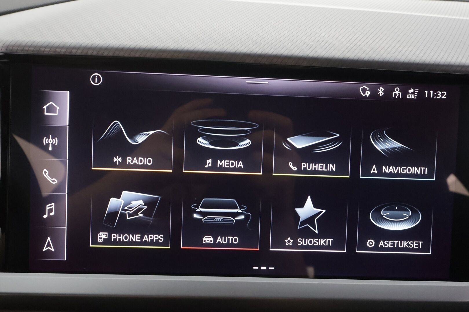 Audi Q4 e-tron 2023 SUV 45 e-tron quattro - | ILP | ACC | LED | P.kamera | Sporttipenkit | Navi | Kaistavahti | Keyless | Digimittaristo | Apple&Android | 1-om Suomi-auto | 2x Latauskaapelit | Kahdet renkaat | Merkkihuollot |
