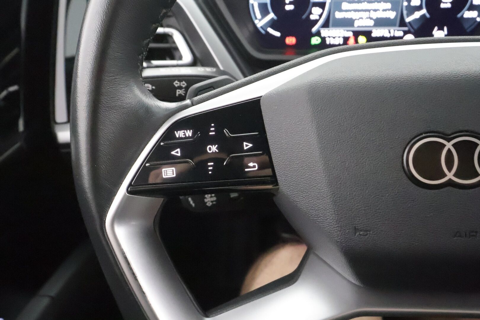 Audi Q4 e-tron 2023 SUV 45 e-tron quattro - | ILP | ACC | LED | P.kamera | Sporttipenkit | Navi | Kaistavahti | Keyless | Digimittaristo | Apple&Android | 1-om Suomi-auto | 2x Latauskaapelit | Kahdet renkaat | Merkkihuollot |