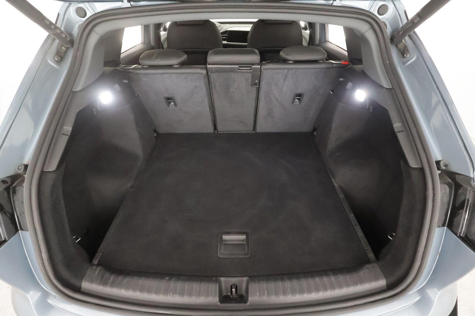 Audi Q4 e-tron 2023 SUV 45 e-tron quattro - | ILP | ACC | LED | P.kamera | Sporttipenkit | Navi | Kaistavahti | Keyless | Digimittaristo | Apple&Android | 1-om Suomi-auto | 2x Latauskaapelit | Kahdet renkaat | Merkkihuollot |